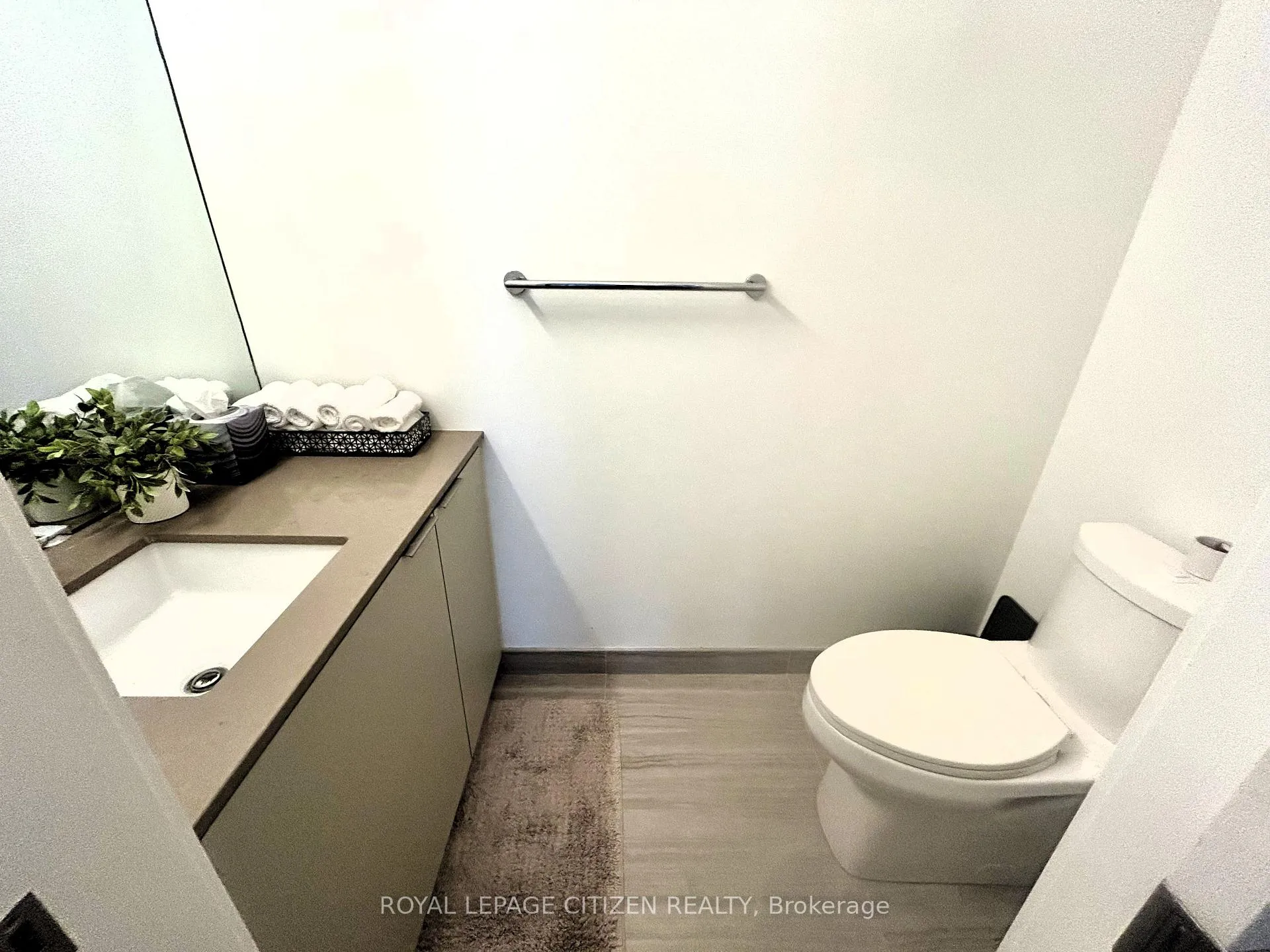Photo 7 of Unit 2402, 30 Ordnance Street, Toronto, Niagara — HOMEH