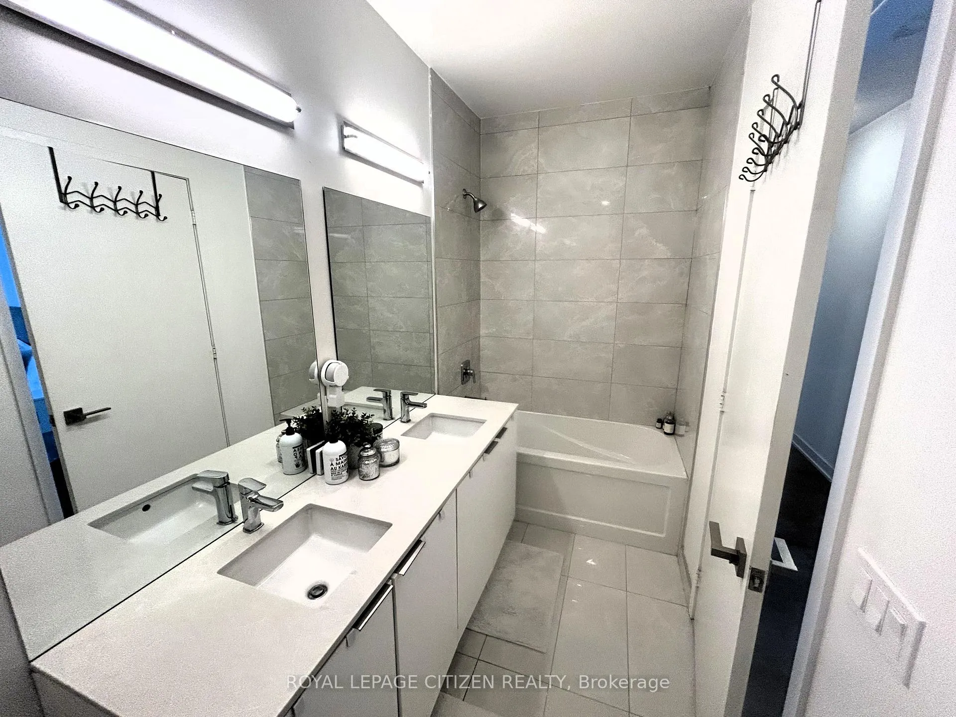 Photo 28 of Unit 2402, 30 Ordnance Street, Toronto, Niagara — HOMEH