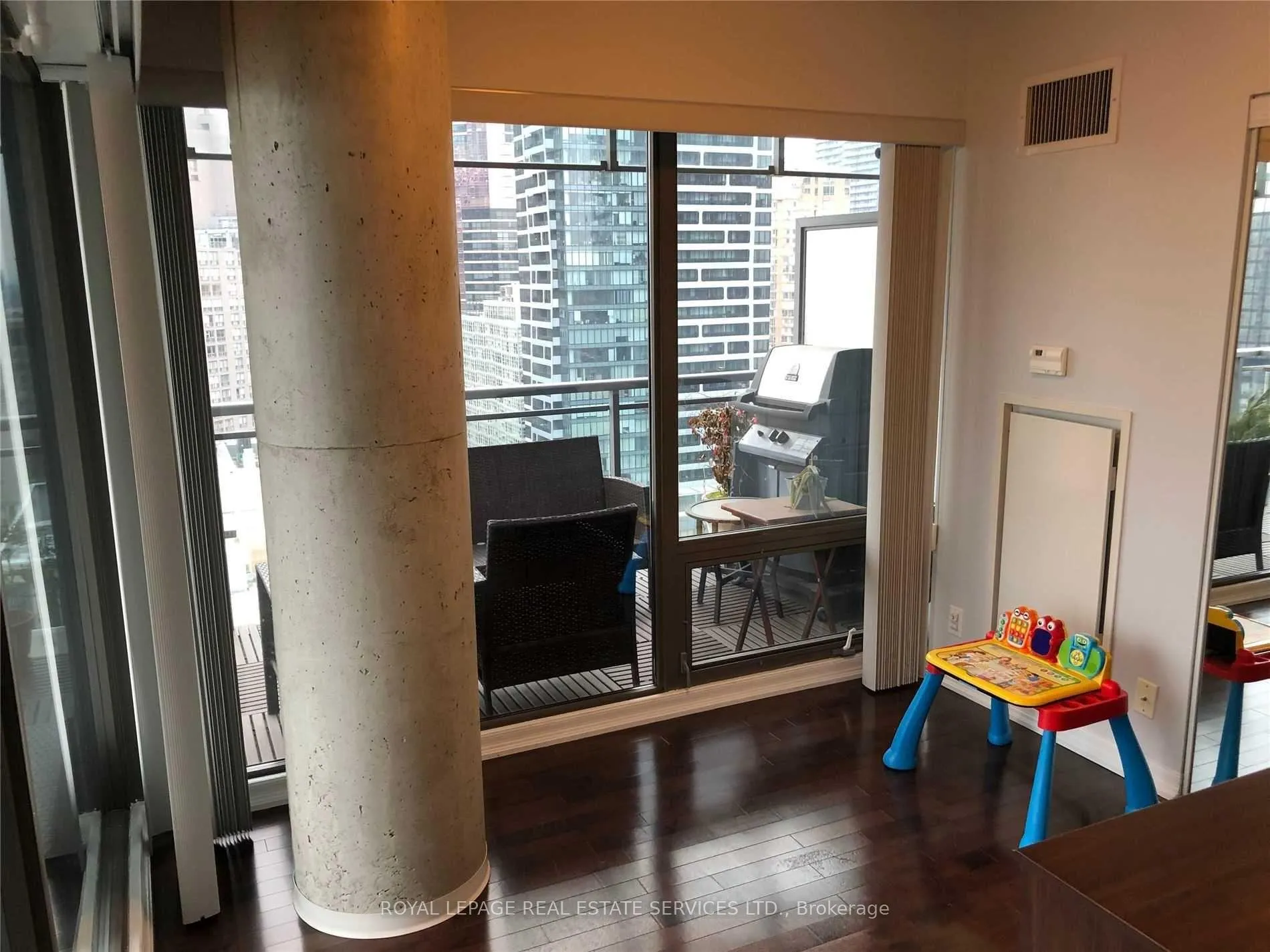 Photo 4 of Unit 2103, 22 Wellesley Street E, Toronto, Church-Yonge Corridor — HOMEH