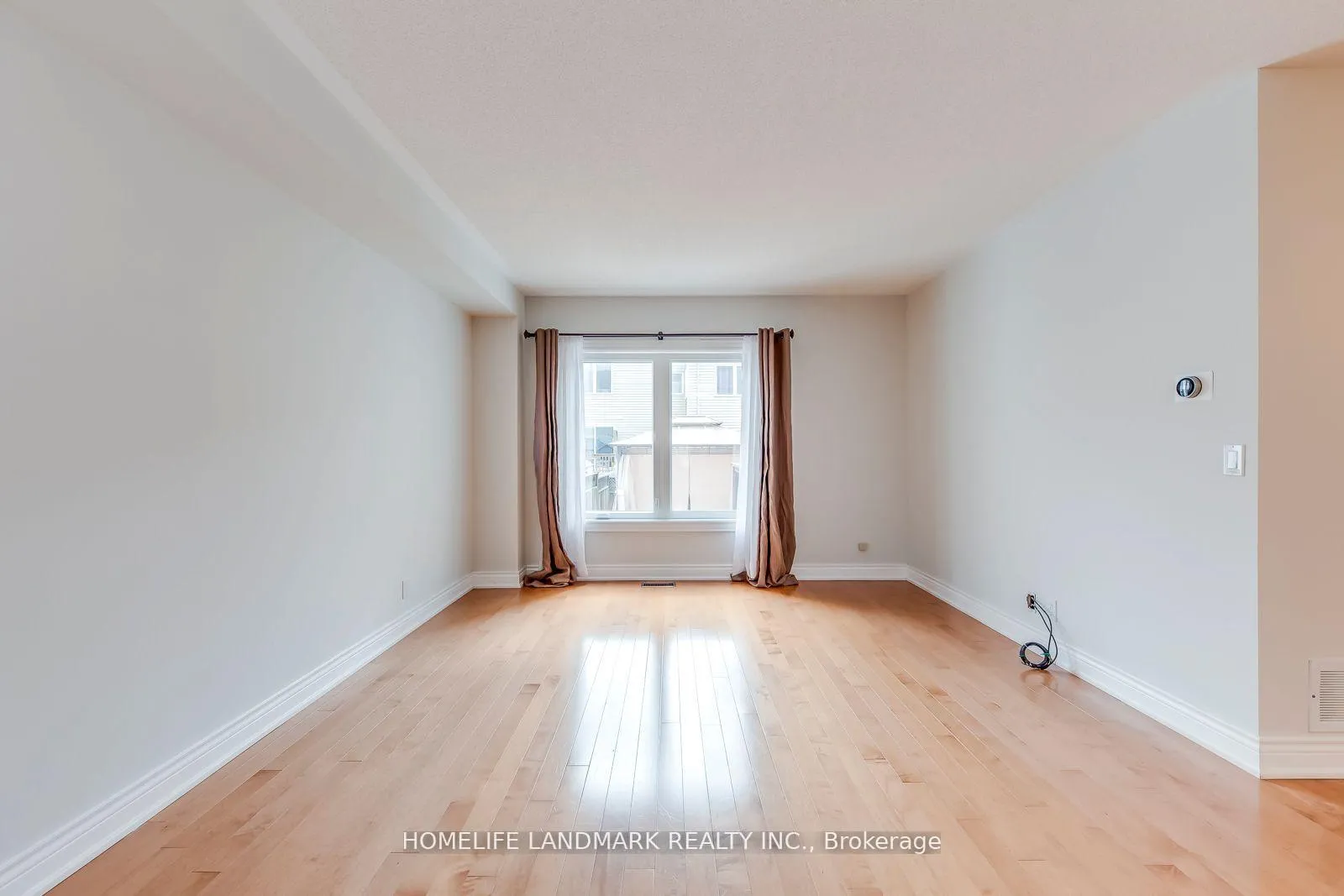 Photo 3 of 7 Marshview Avenue, Aurora, Bayview Northeast — HOMEH