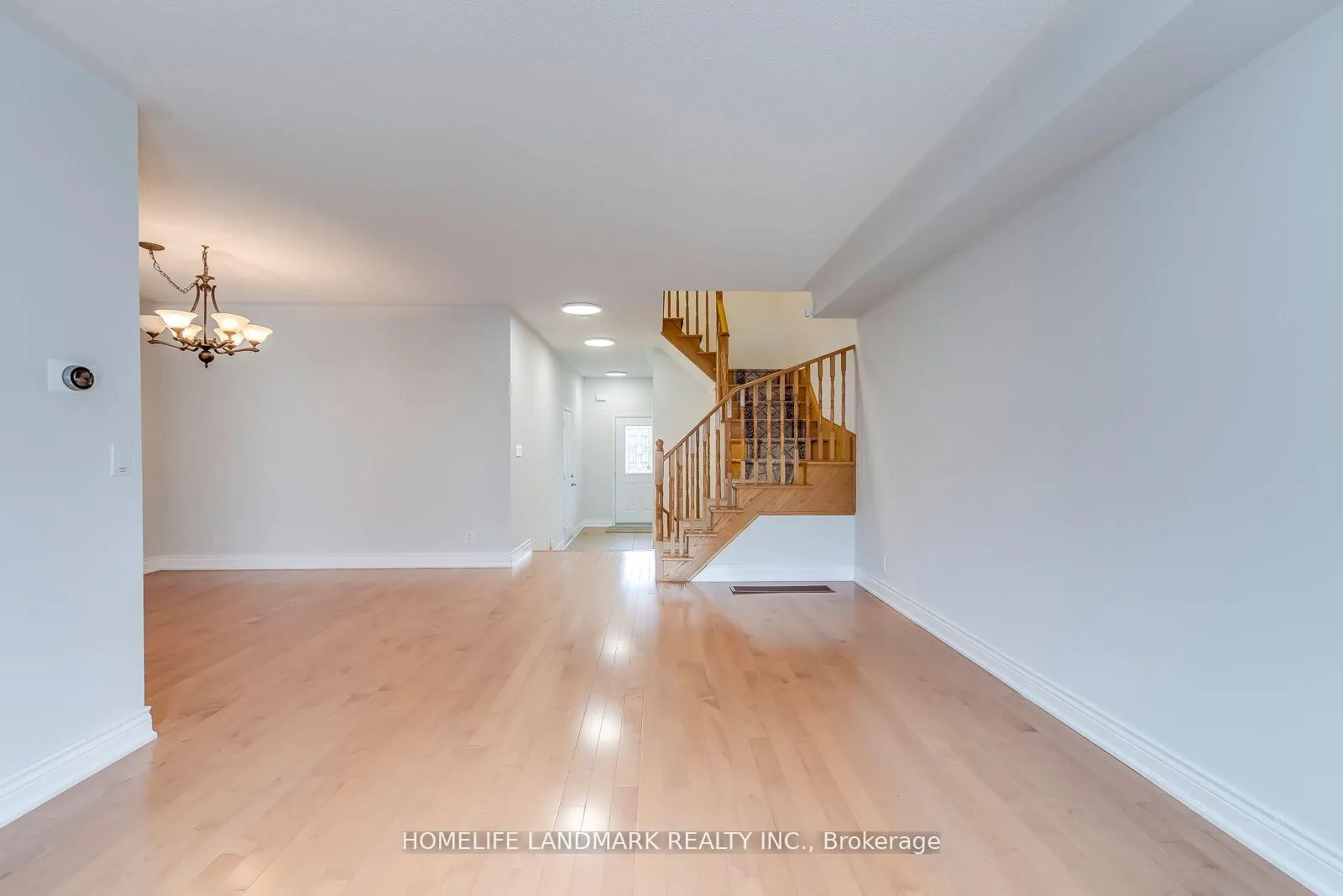 Photo 5 of 7 Marshview Avenue, Aurora, Bayview Northeast — HOMEH