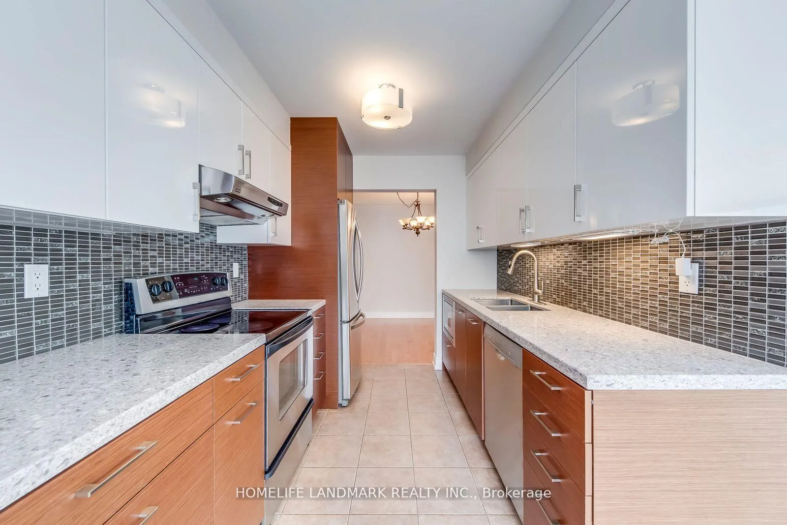 Photo 8 of 7 Marshview Avenue, Aurora, Bayview Northeast — HOMEH
