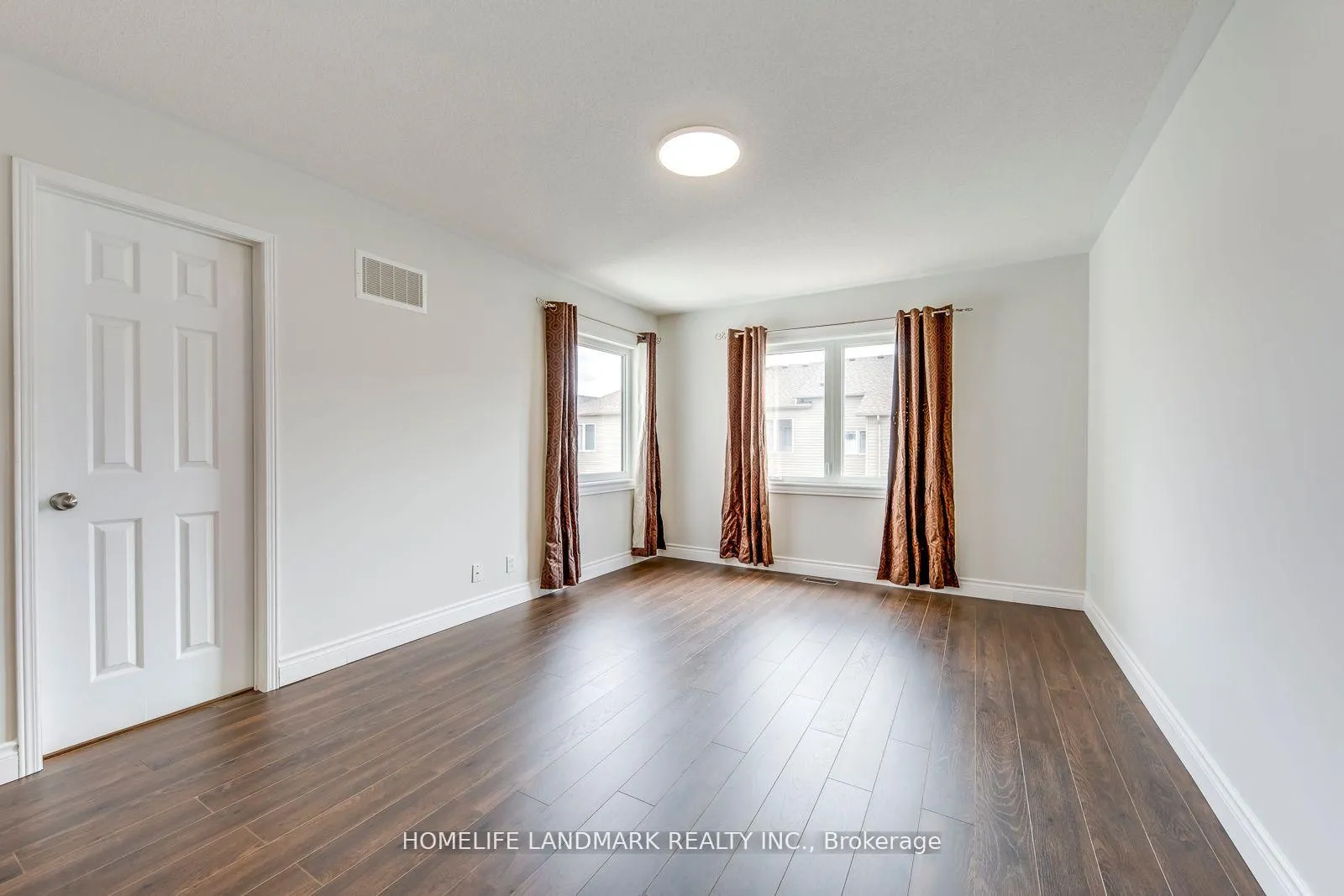 Photo 12 of 7 Marshview Avenue, Aurora, Bayview Northeast — HOMEH