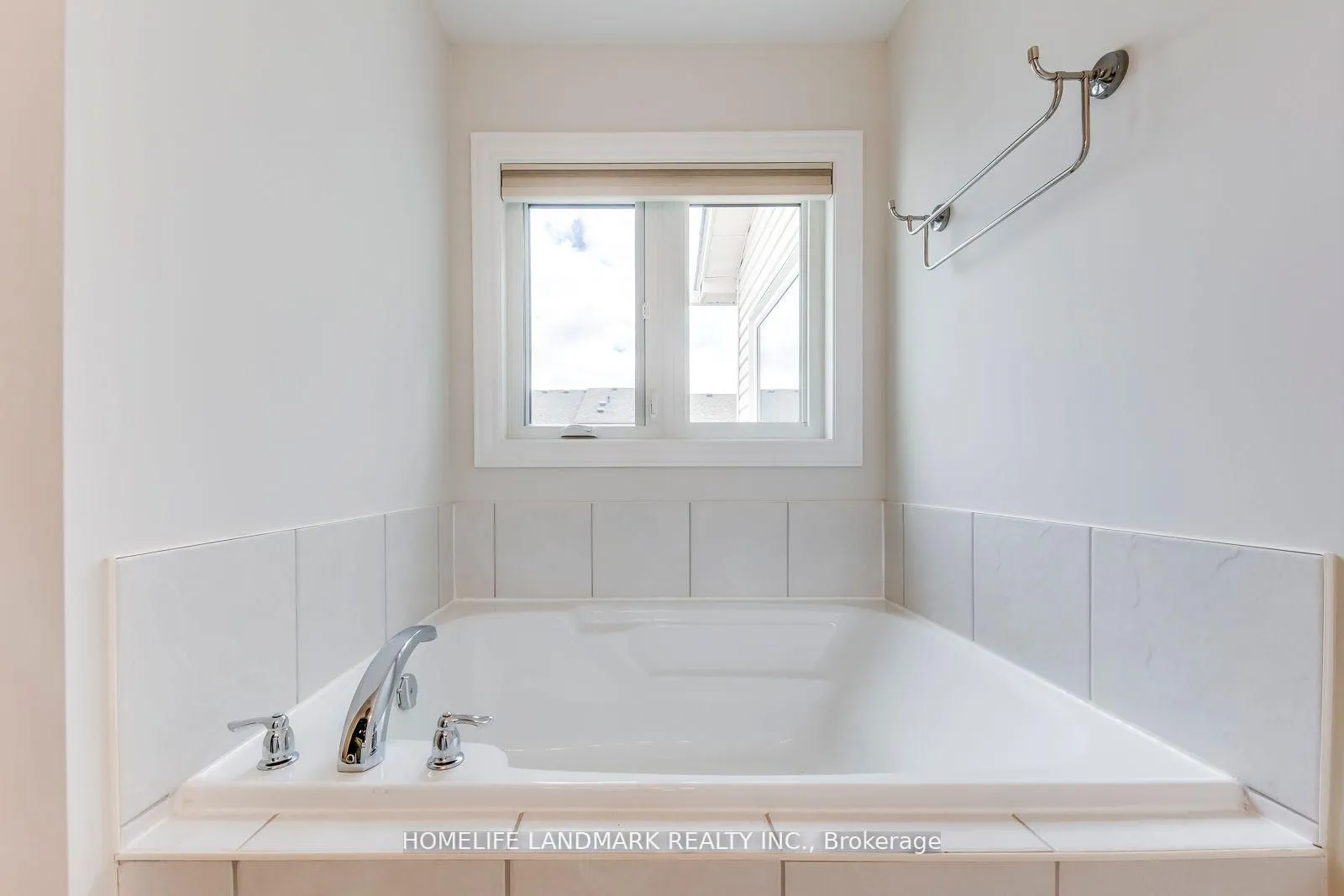 Photo 14 of 7 Marshview Avenue, Aurora, Bayview Northeast — HOMEH