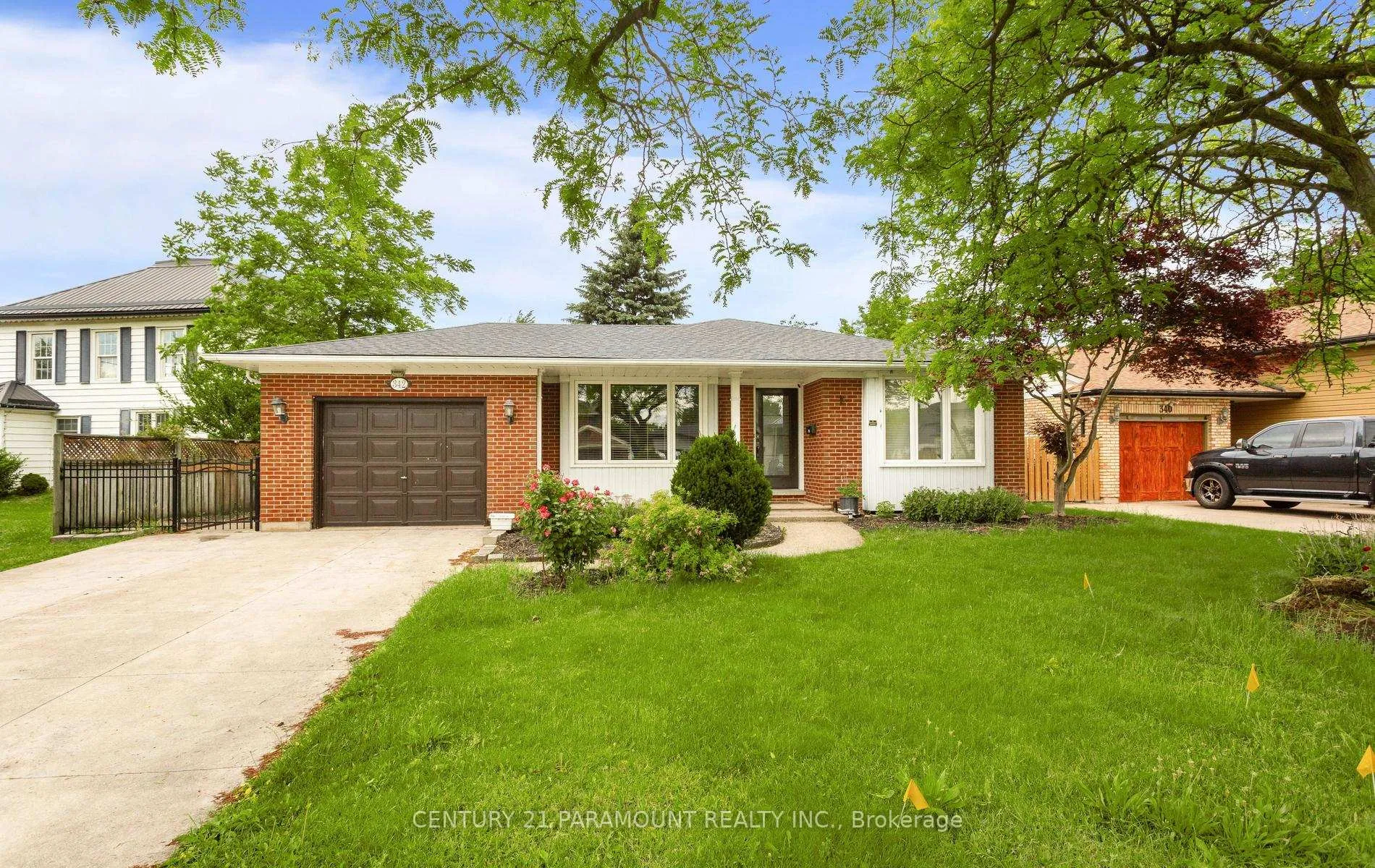 Photo 2 of 342 Main Street, St. Catharines, Port Dalhousie — HOMEH