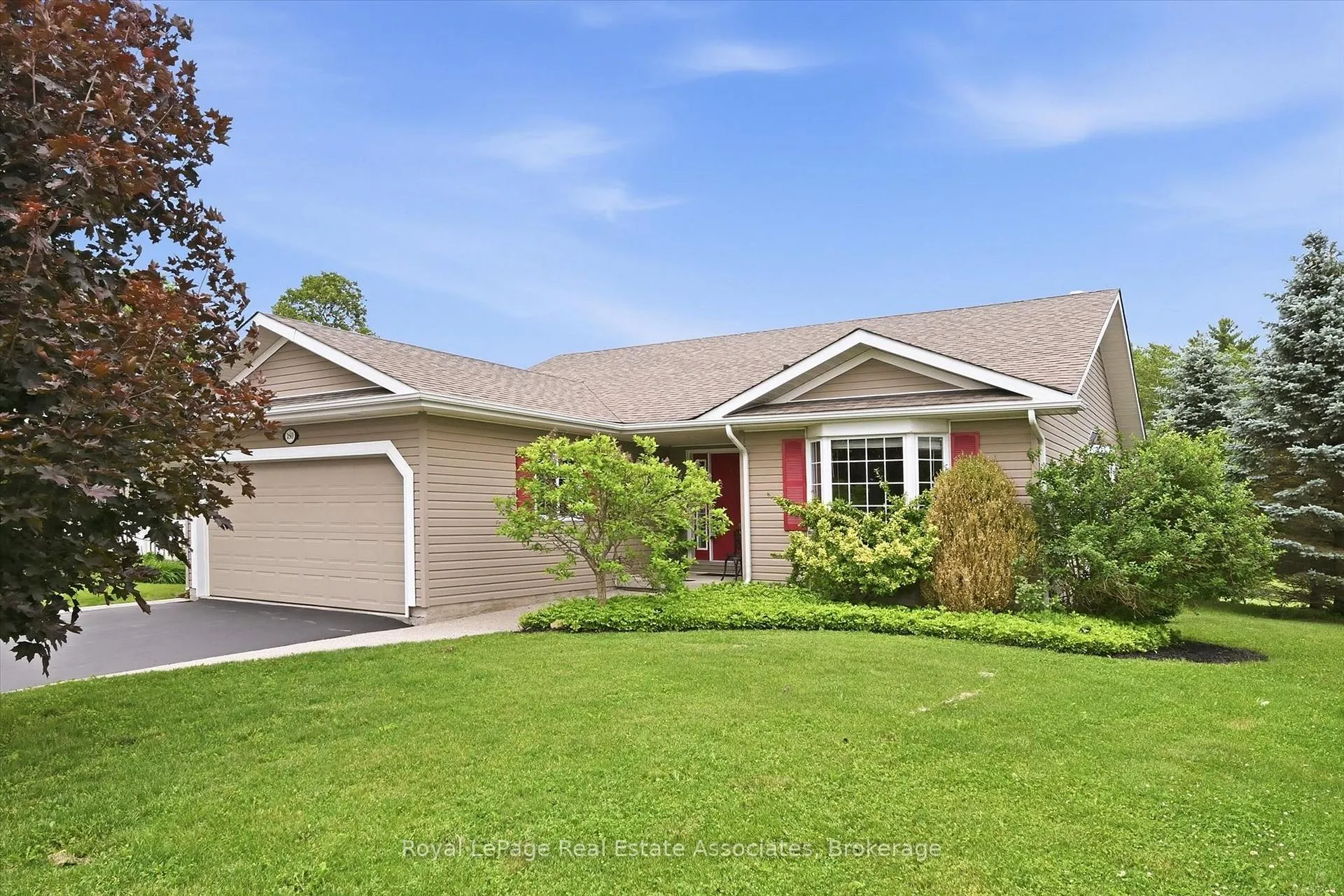 Photo 1 of 180 Glenariff Drive, Hamilton, Freelton — HOMEH
