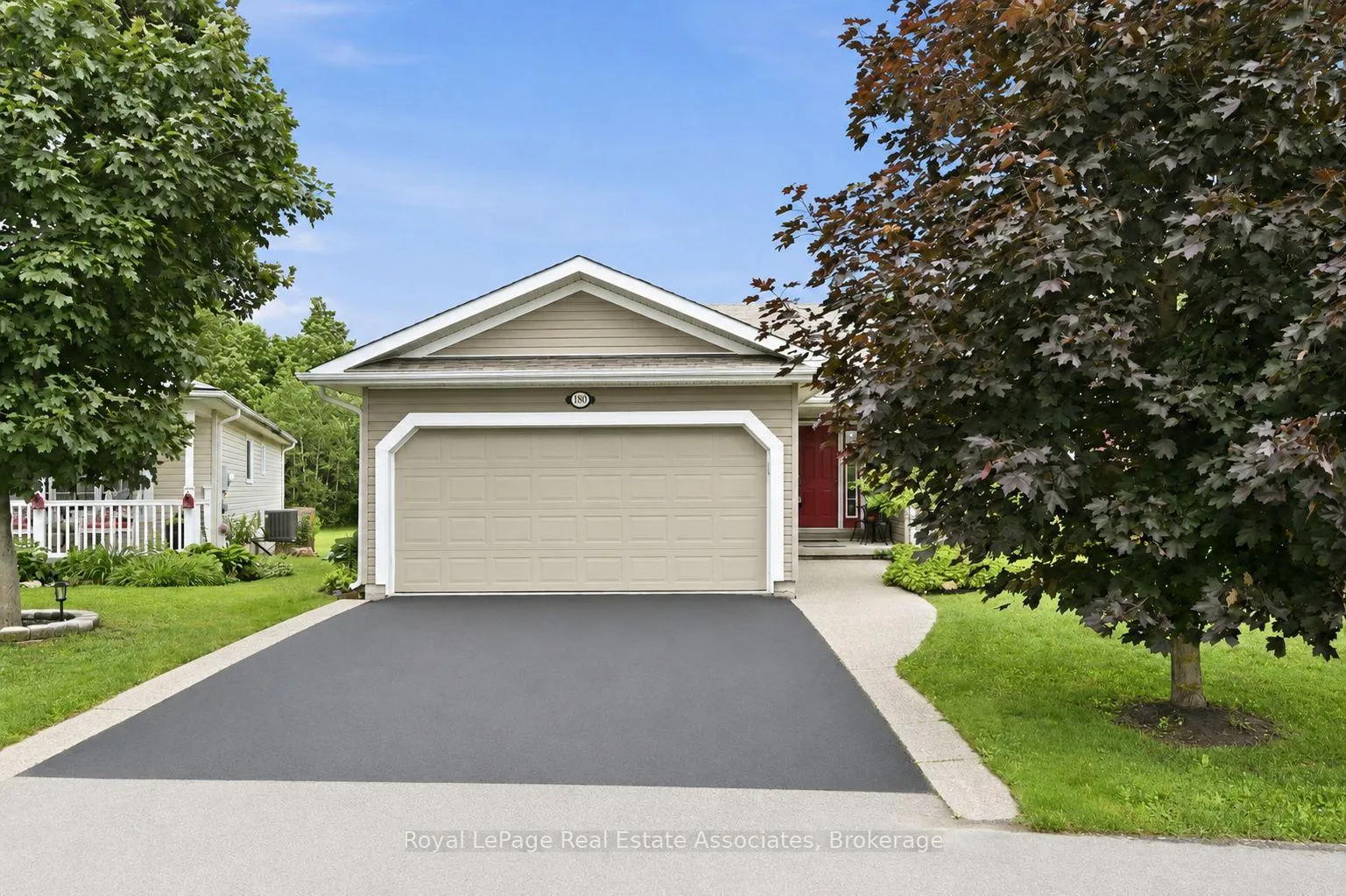Photo 2 of 180 Glenariff Drive, Hamilton, Freelton — HOMEH