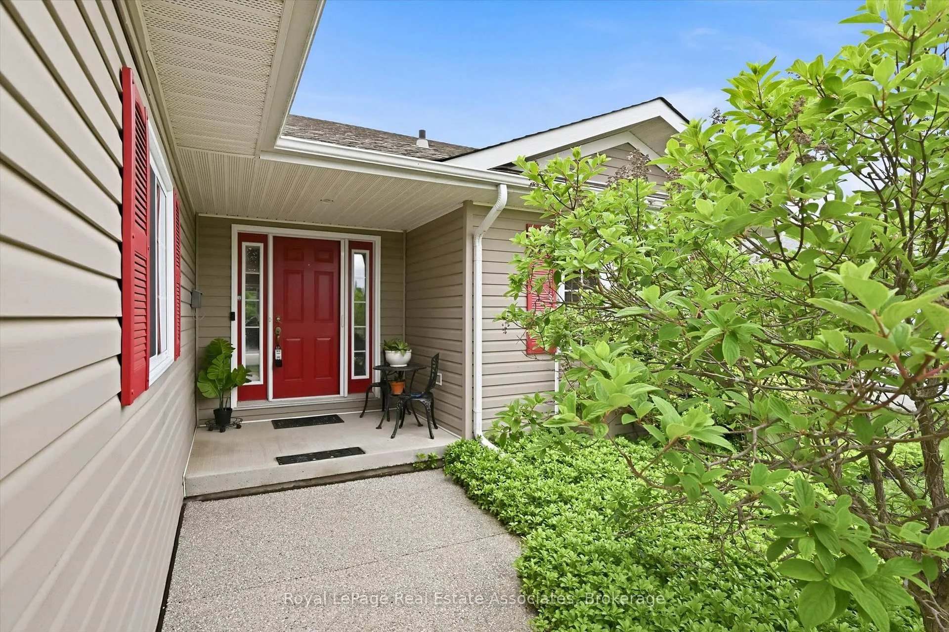 Photo 3 of 180 Glenariff Drive, Hamilton, Freelton — HOMEH