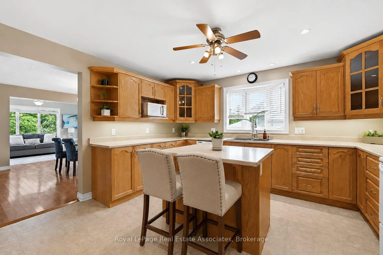 Photo 6 of 180 Glenariff Drive, Hamilton, Freelton — HOMEH