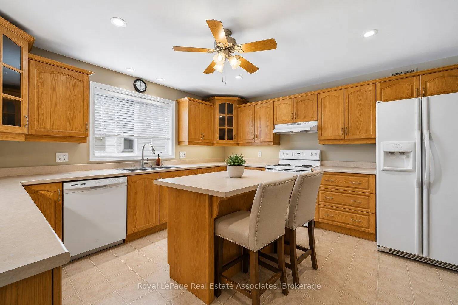 Photo 7 of 180 Glenariff Drive, Hamilton, Freelton — HOMEH
