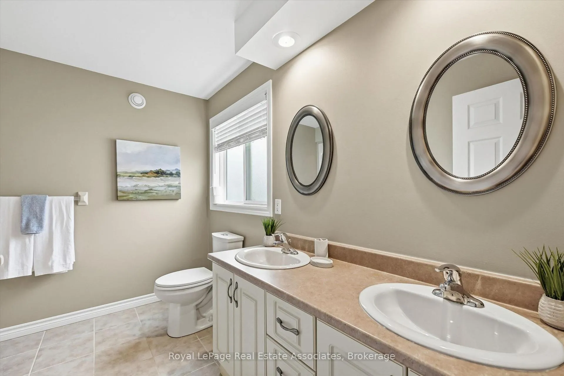 Photo 19 of 180 Glenariff Drive, Hamilton, Freelton — HOMEH