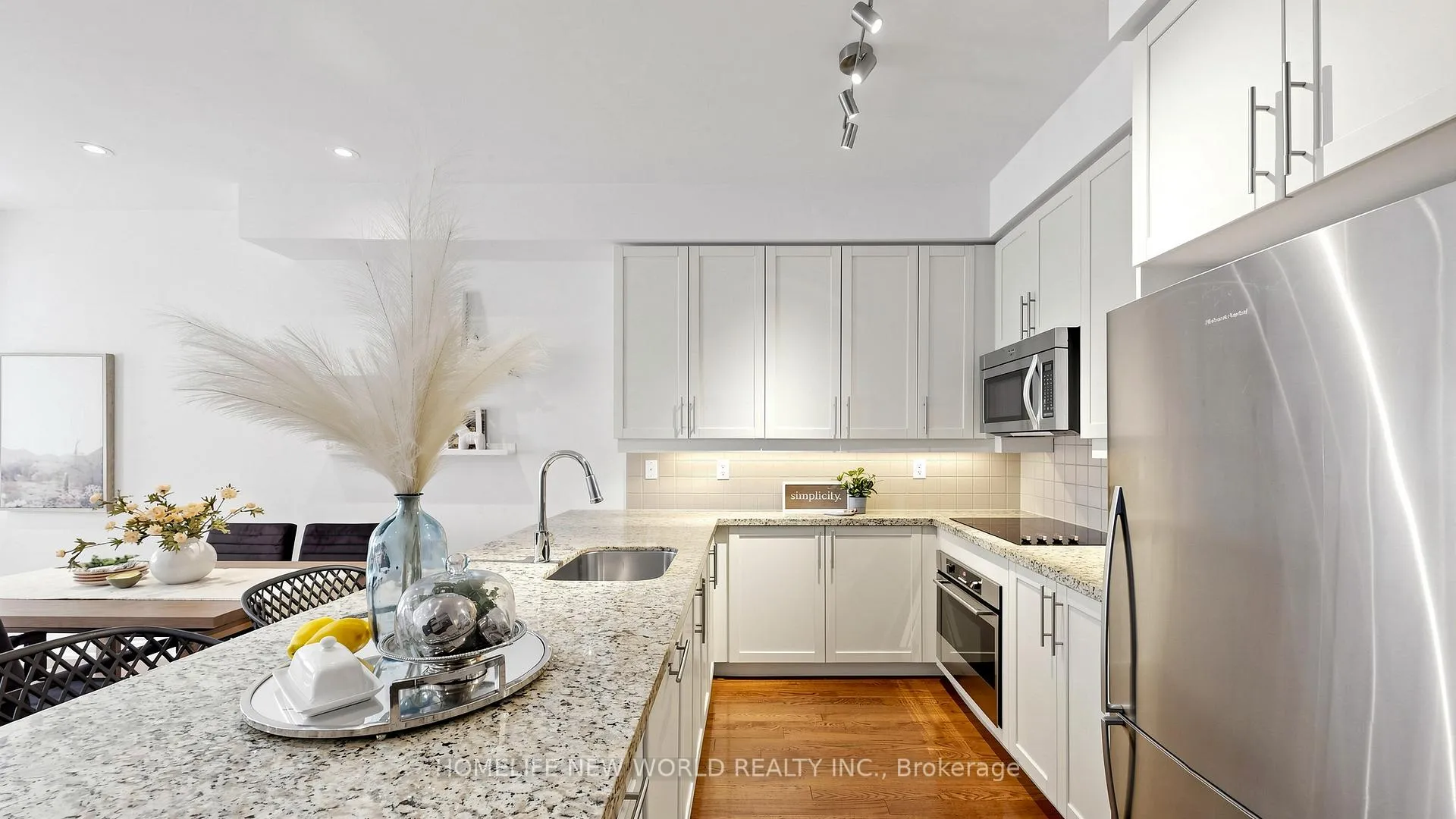Photo 5 of Unit 5, 30 Hargrave Lane, North York, Bridle Path-Sunnybrook-York Mills — HOMEH