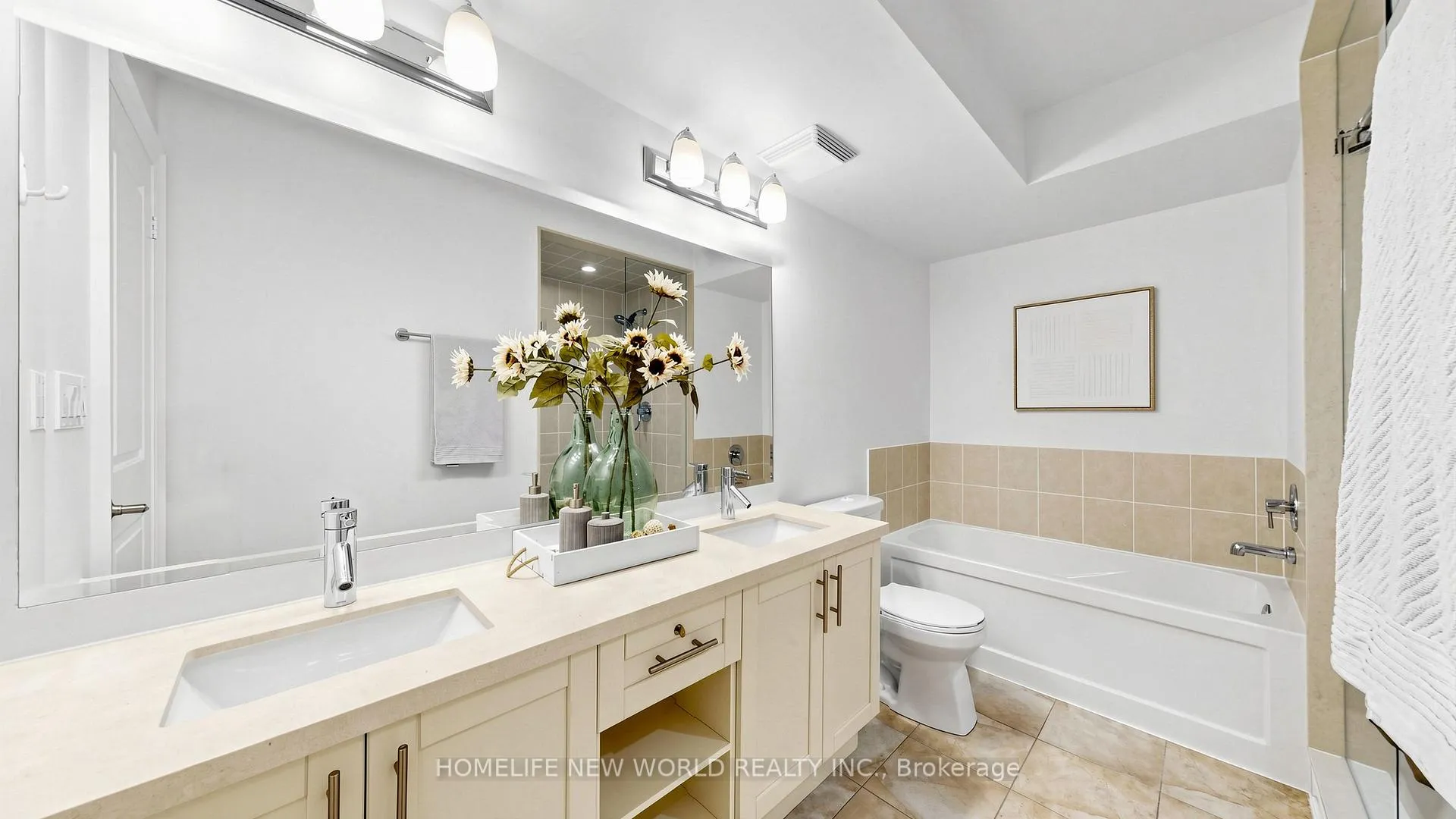 Photo 9 of Unit 5, 30 Hargrave Lane, North York, Bridle Path-Sunnybrook-York Mills — HOMEH