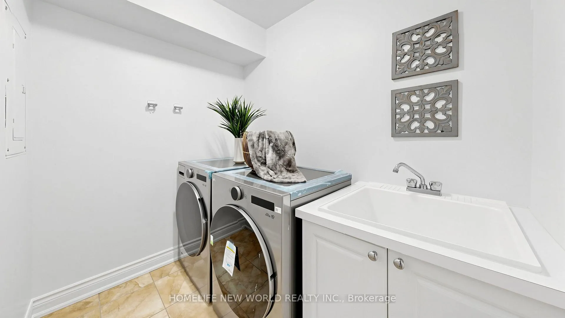 Photo 17 of Unit 5, 30 Hargrave Lane, North York, Bridle Path-Sunnybrook-York Mills — HOMEH