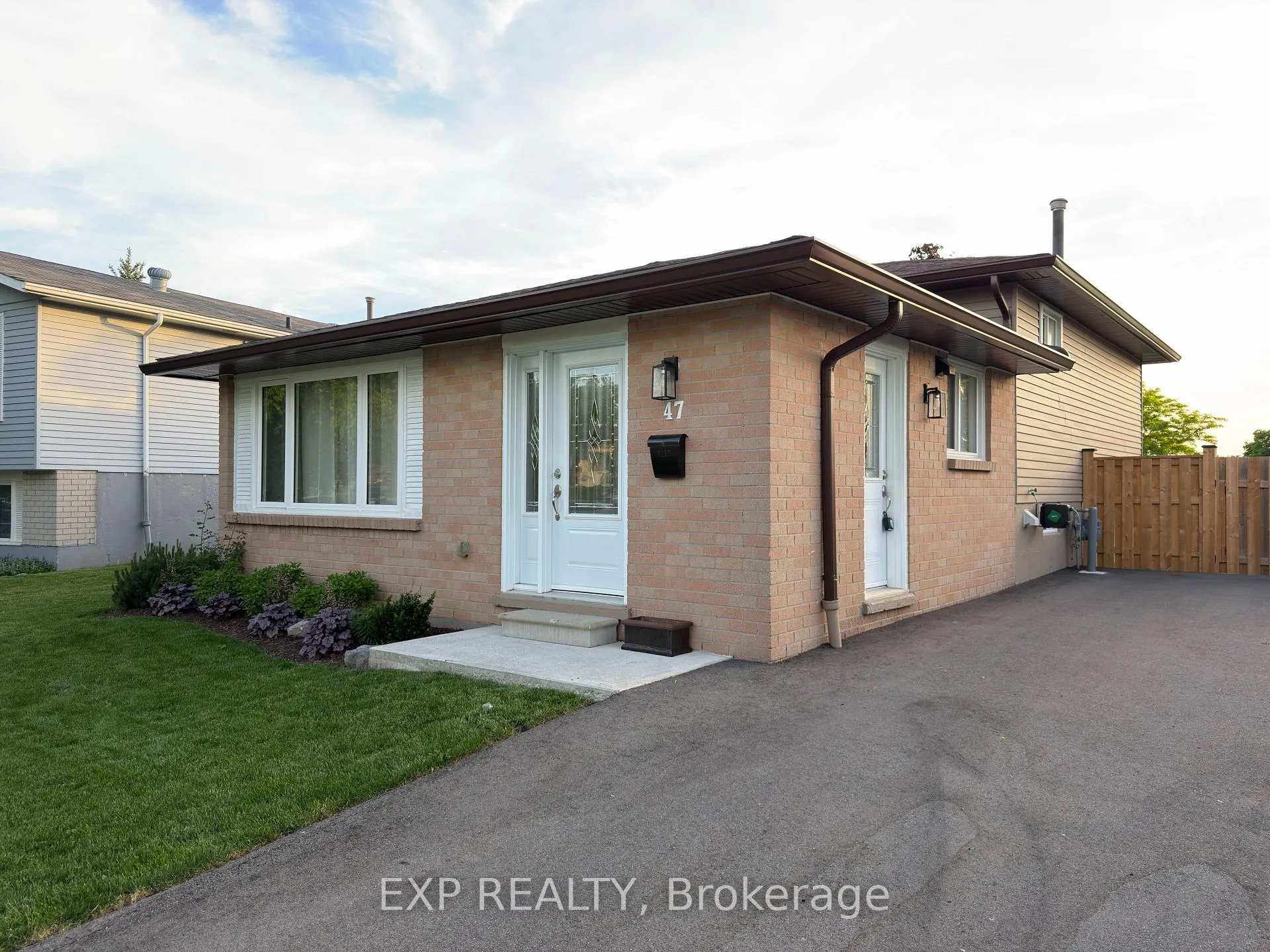 Photo 2 of 47 Odessa Street, Hamilton, Stoney Creek Mountain — HOMEH