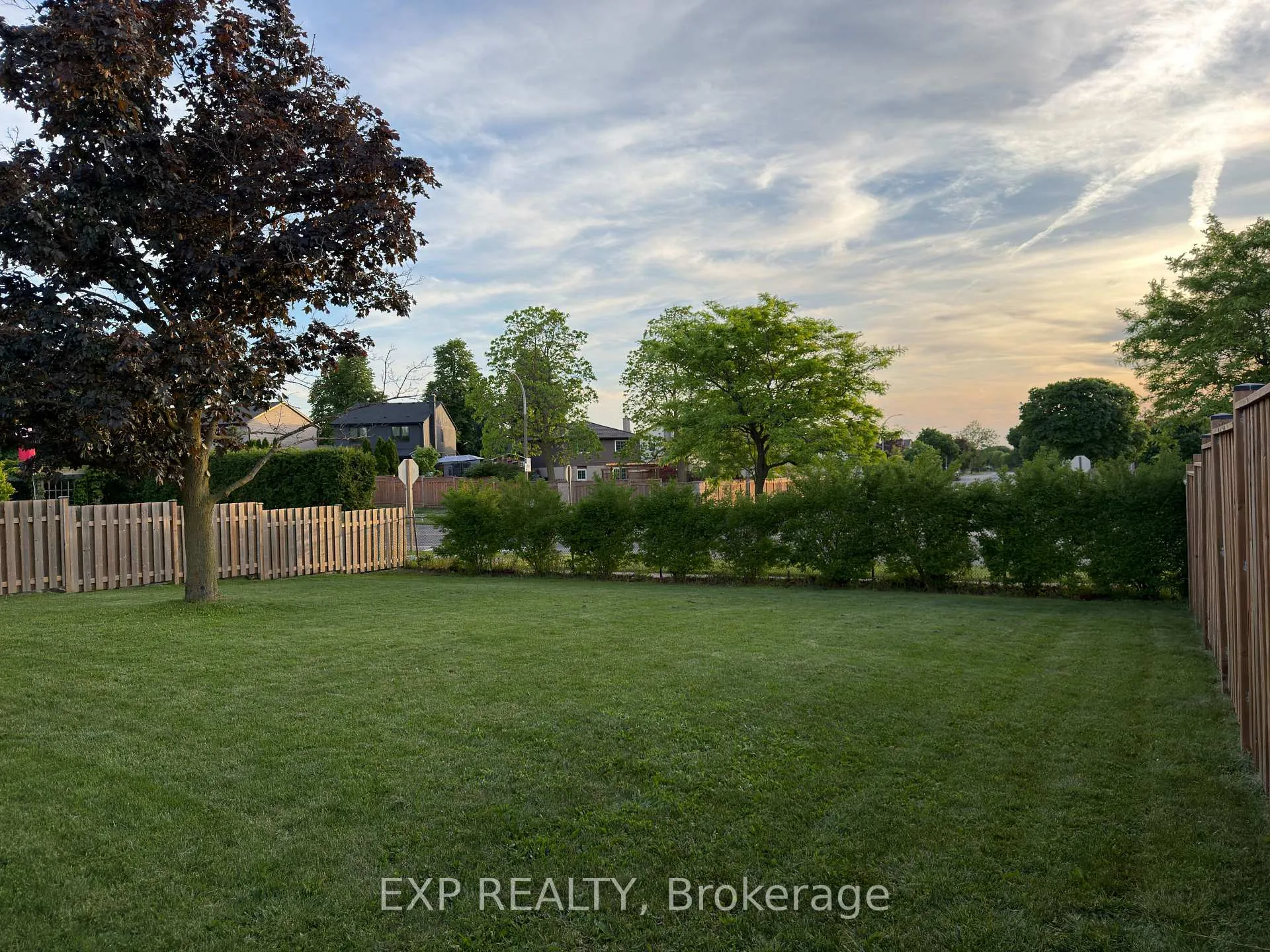 Photo 3 of 47 Odessa Street, Hamilton, Stoney Creek Mountain — HOMEH
