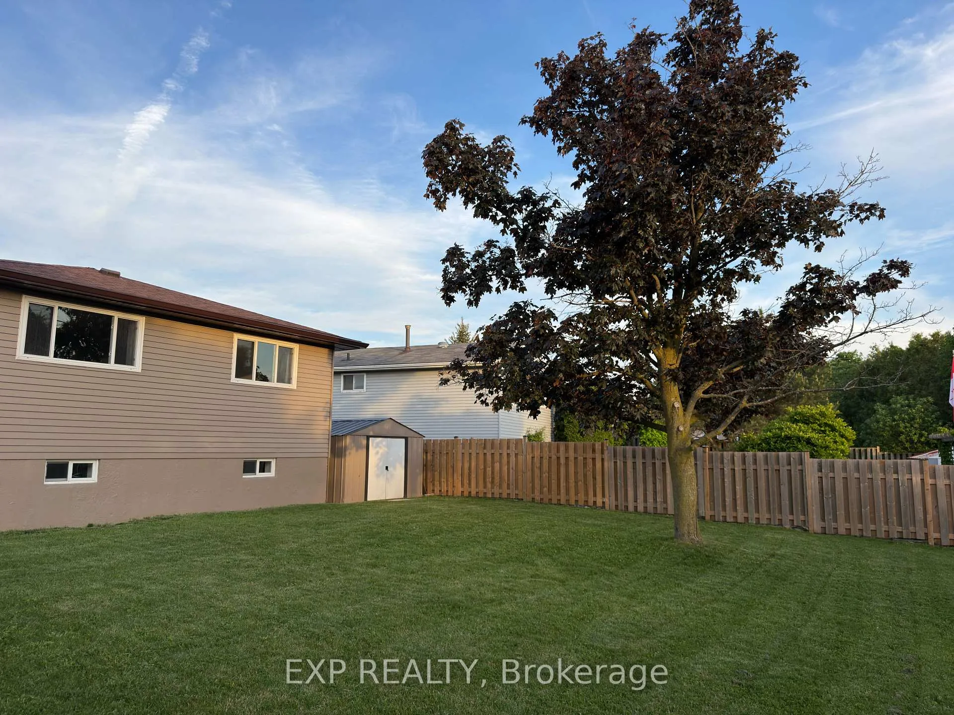 Photo 4 of 47 Odessa Street, Hamilton, Stoney Creek Mountain — HOMEH