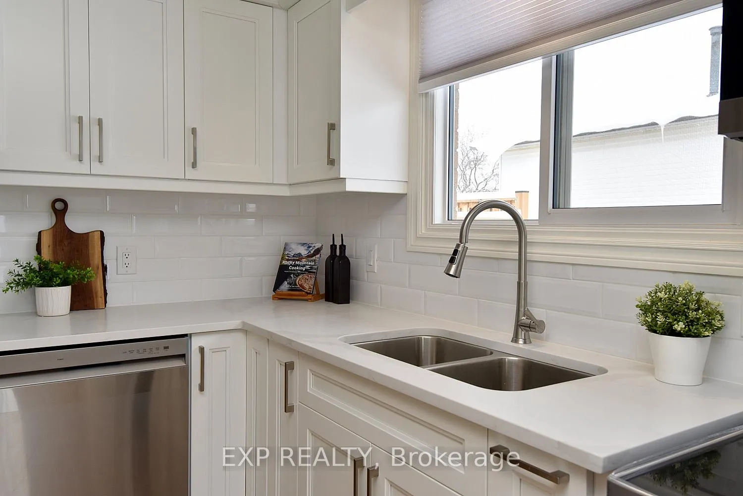Photo 11 of 47 Odessa Street, Hamilton, Stoney Creek Mountain — HOMEH