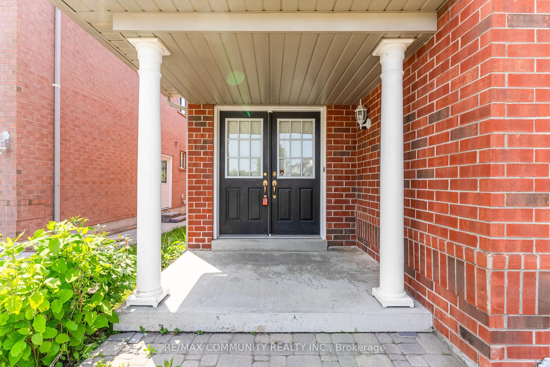 Photo 4 of 1081 Langford Street, Oshawa, Eastdale — HOMEH
