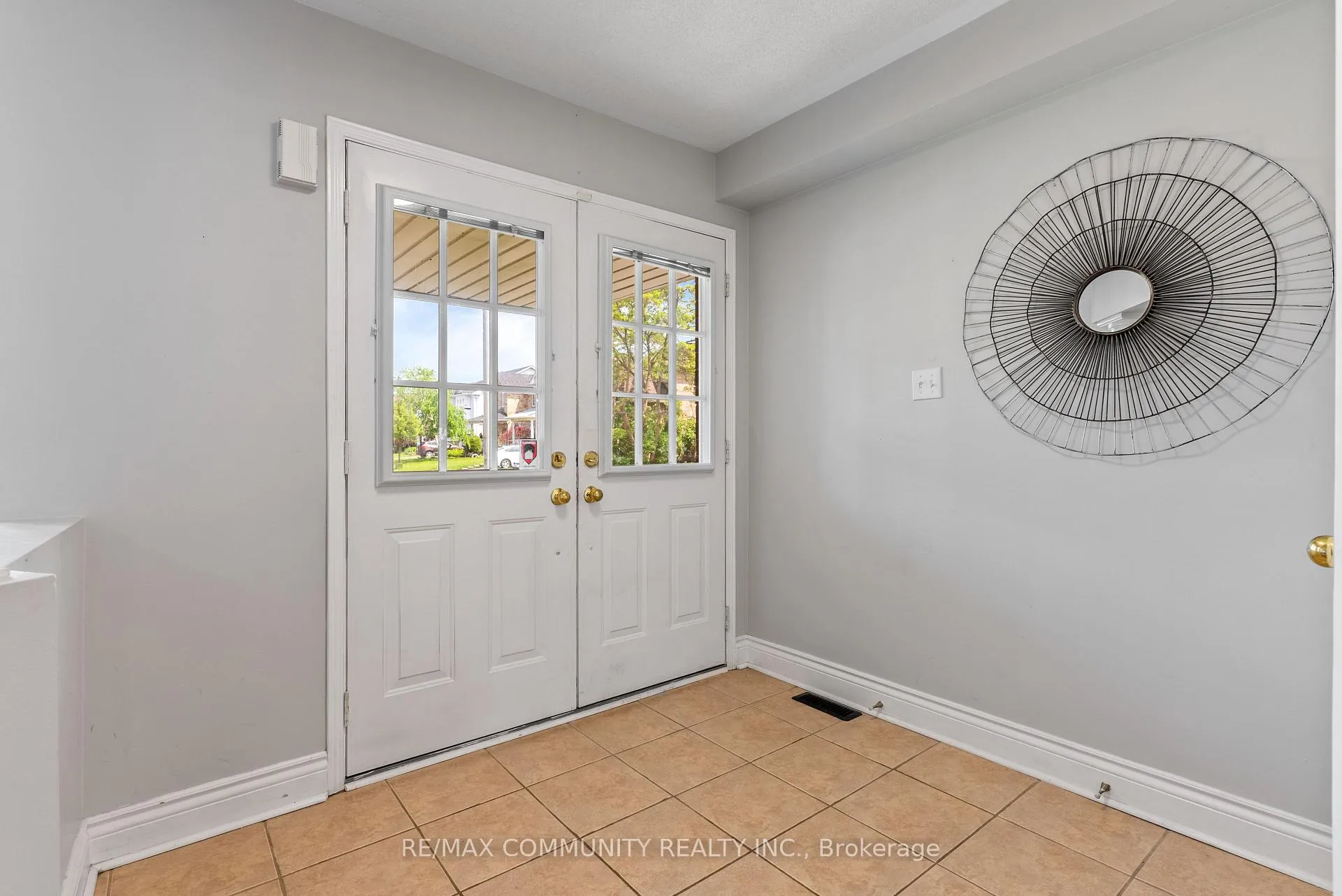 Photo 5 of 1081 Langford Street, Oshawa, Eastdale — HOMEH
