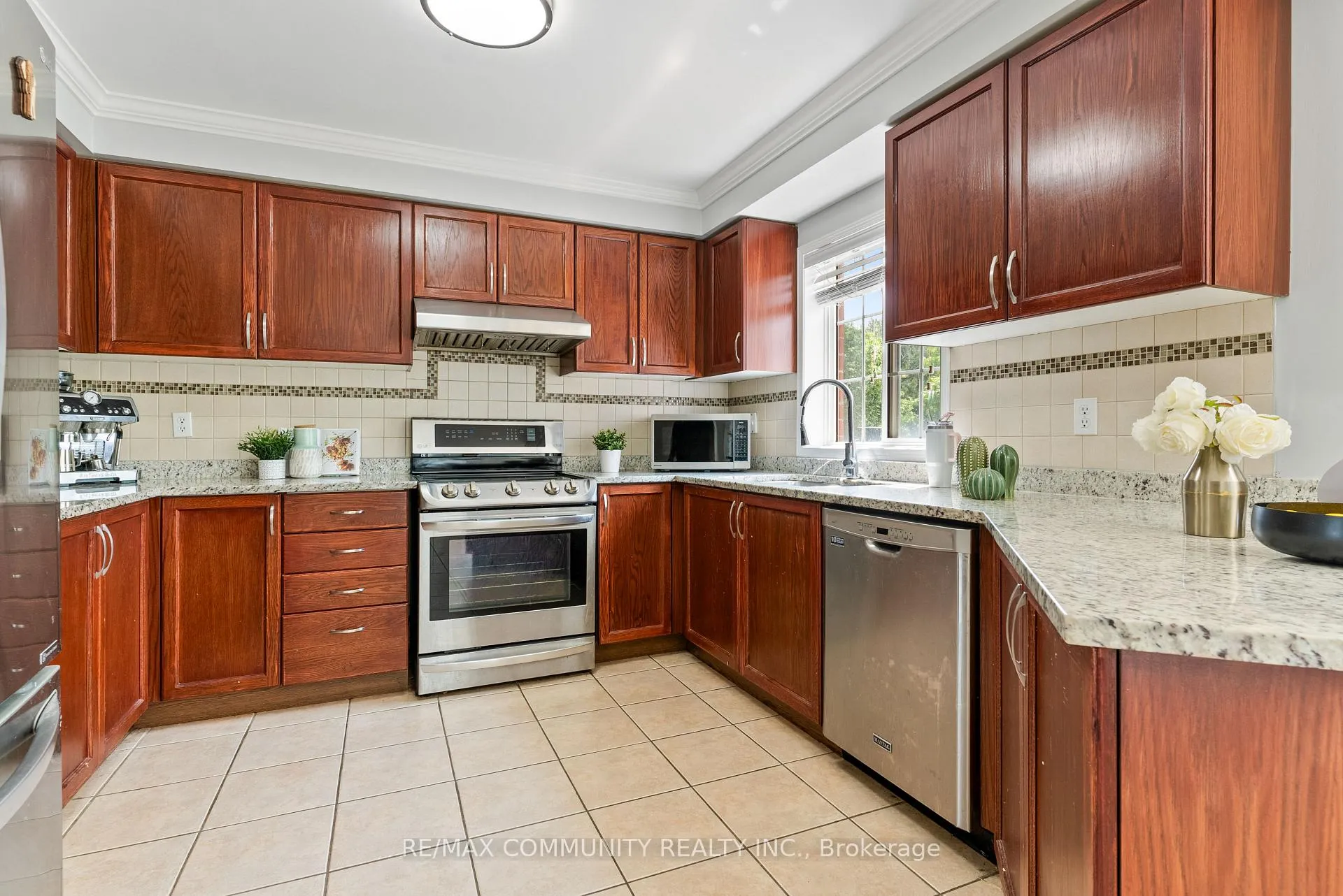 Photo 15 of 1081 Langford Street, Oshawa, Eastdale — HOMEH