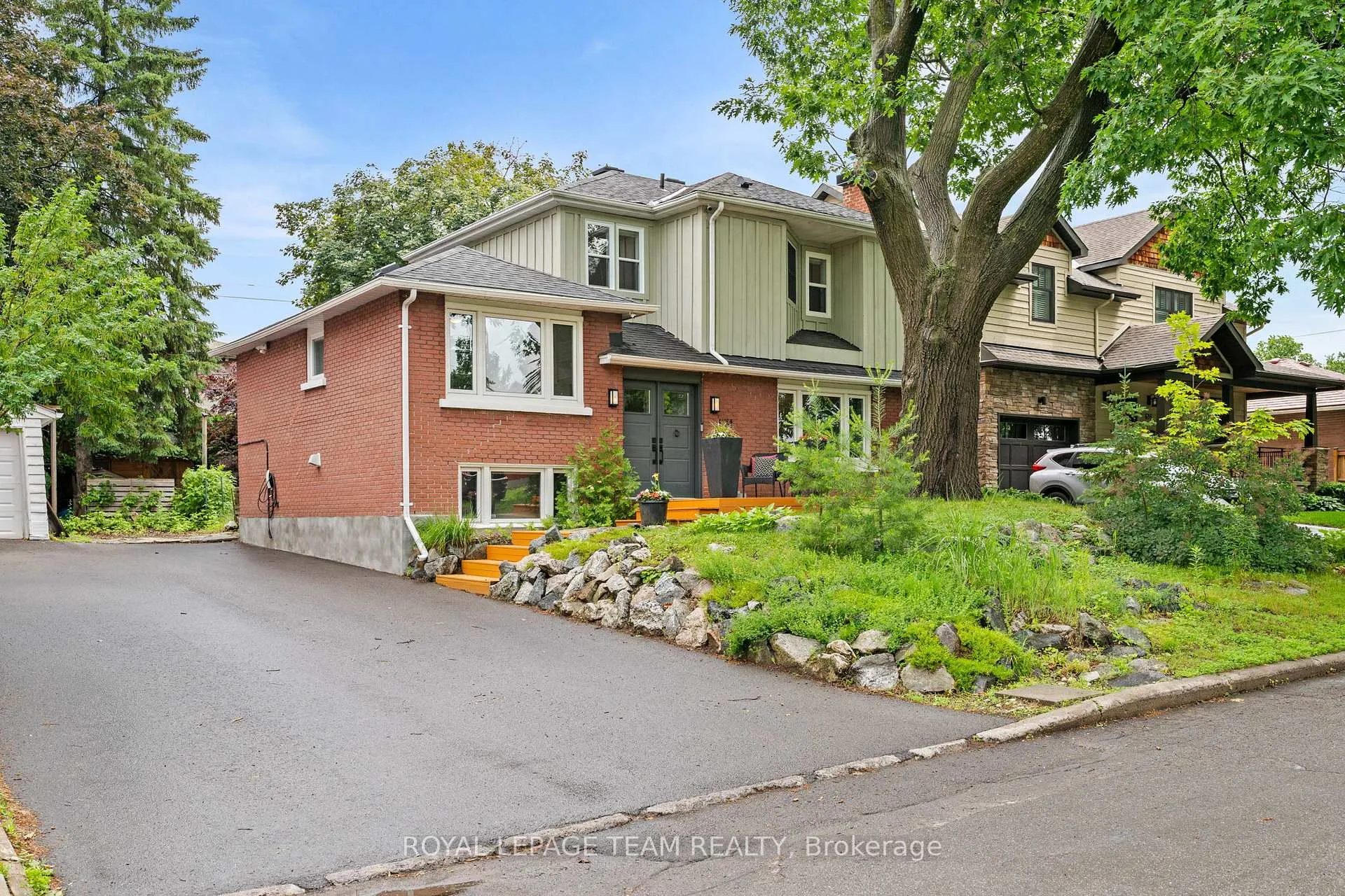 Photo 2 of 631 Courtenay Avenue, Ottawa, McKellar/Highland — HOMEH
