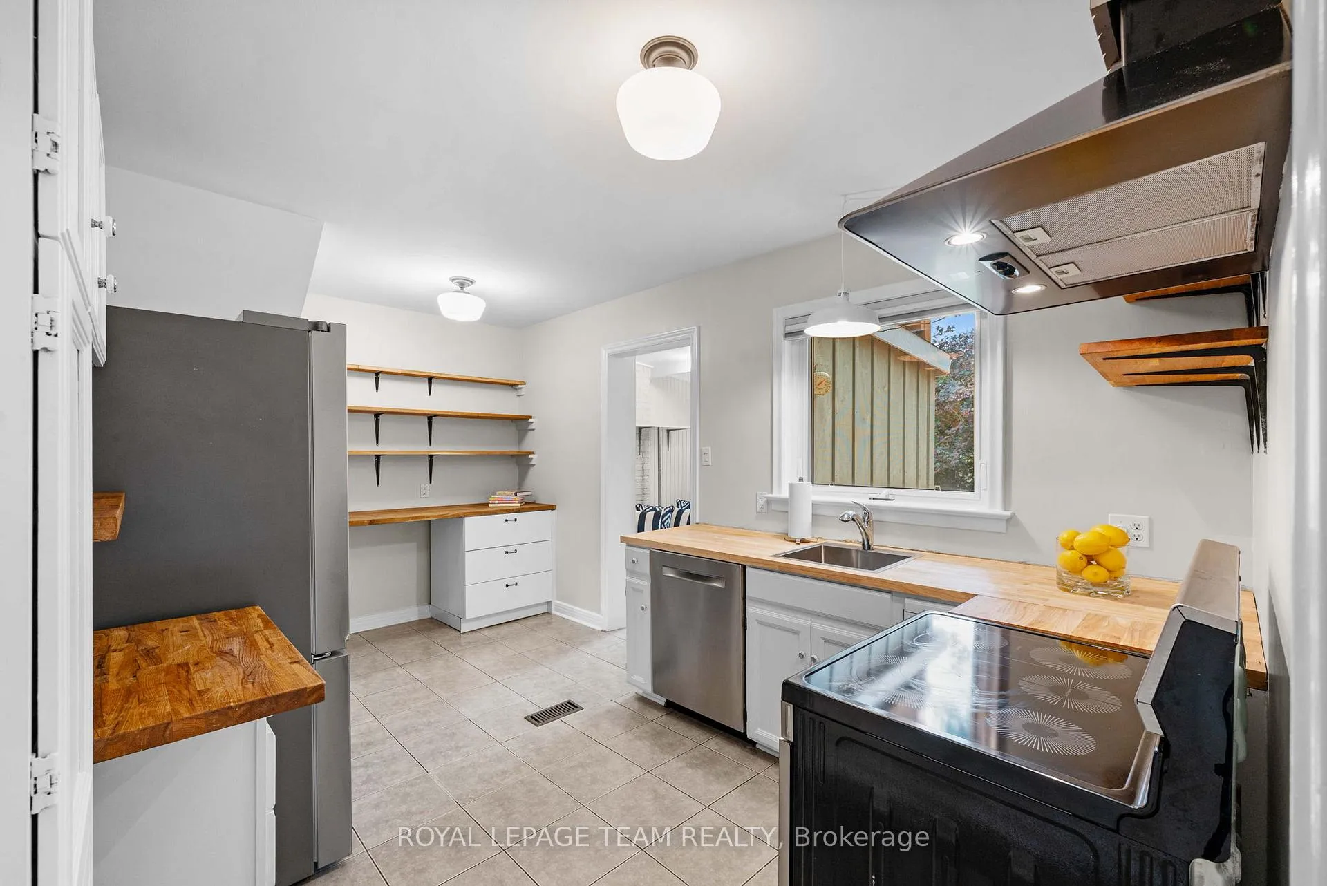 Photo 9 of 631 Courtenay Avenue, Ottawa, McKellar/Highland — HOMEH