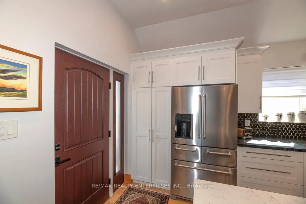 Photo 2 of Unit Upper, 837 Kingston Road, Toronto, The Beaches — HOMEH