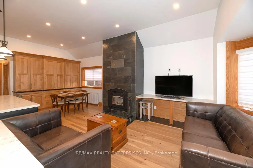 Photo 8 of Unit Upper, 837 Kingston Road, Toronto, The Beaches — HOMEH
