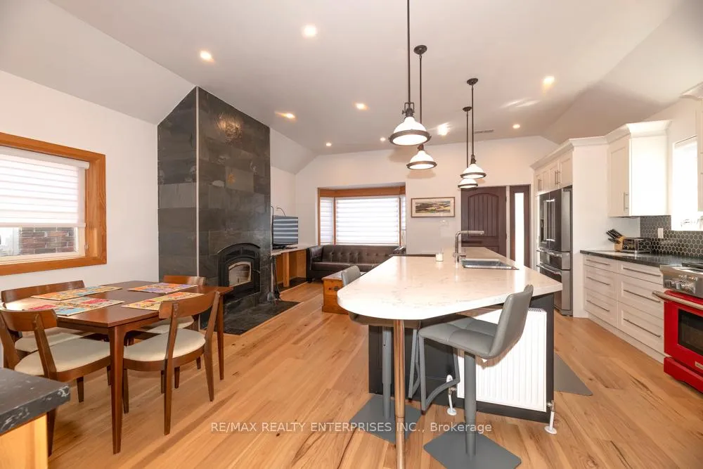 Photo 9 of Unit Upper, 837 Kingston Road, Toronto, The Beaches — HOMEH