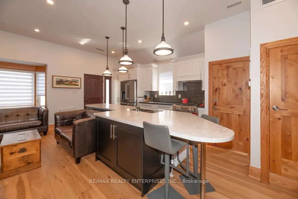 Photo 10 of Unit Upper, 837 Kingston Road, Toronto, The Beaches — HOMEH