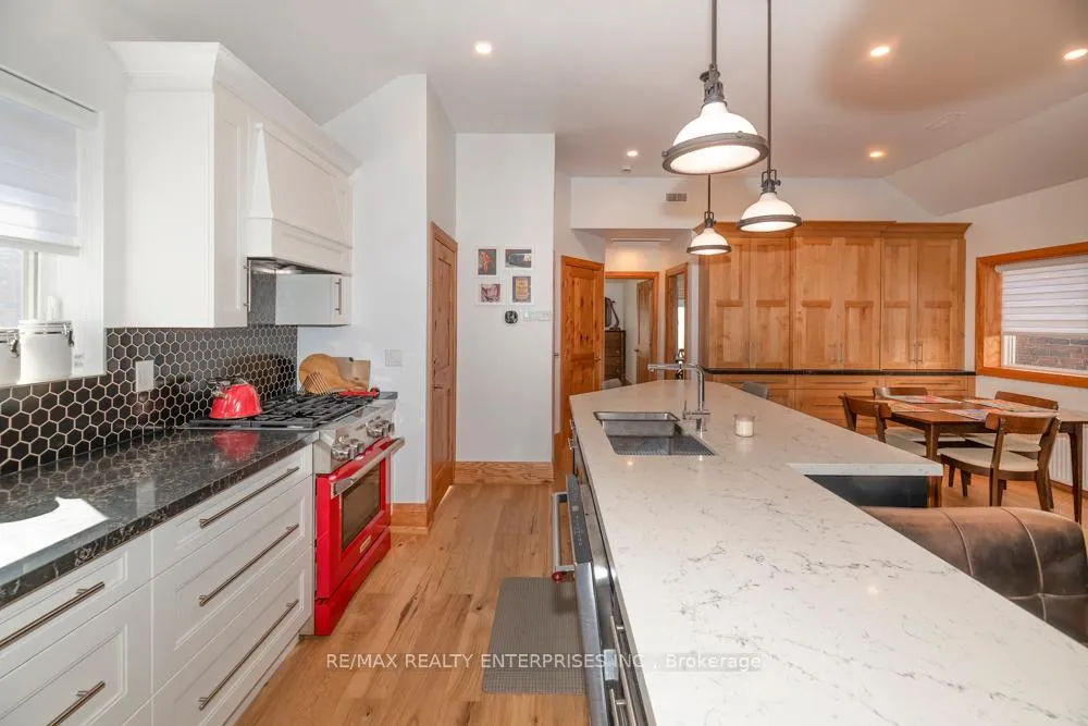 Photo 12 of Unit Upper, 837 Kingston Road, Toronto, The Beaches — HOMEH