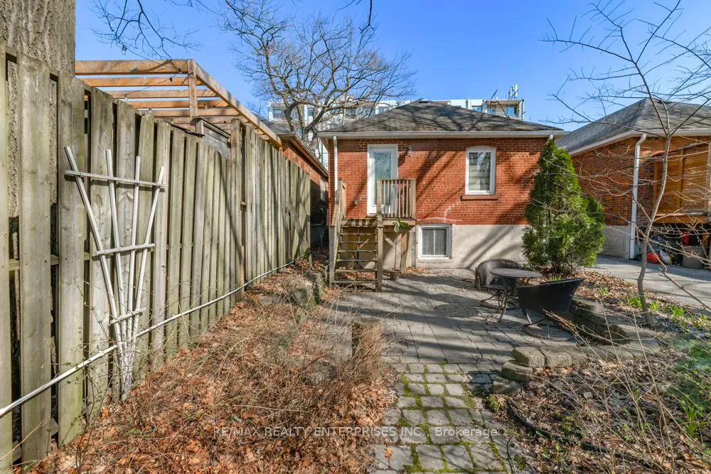 Photo 18 of Unit Upper, 837 Kingston Road, Toronto, The Beaches — HOMEH
