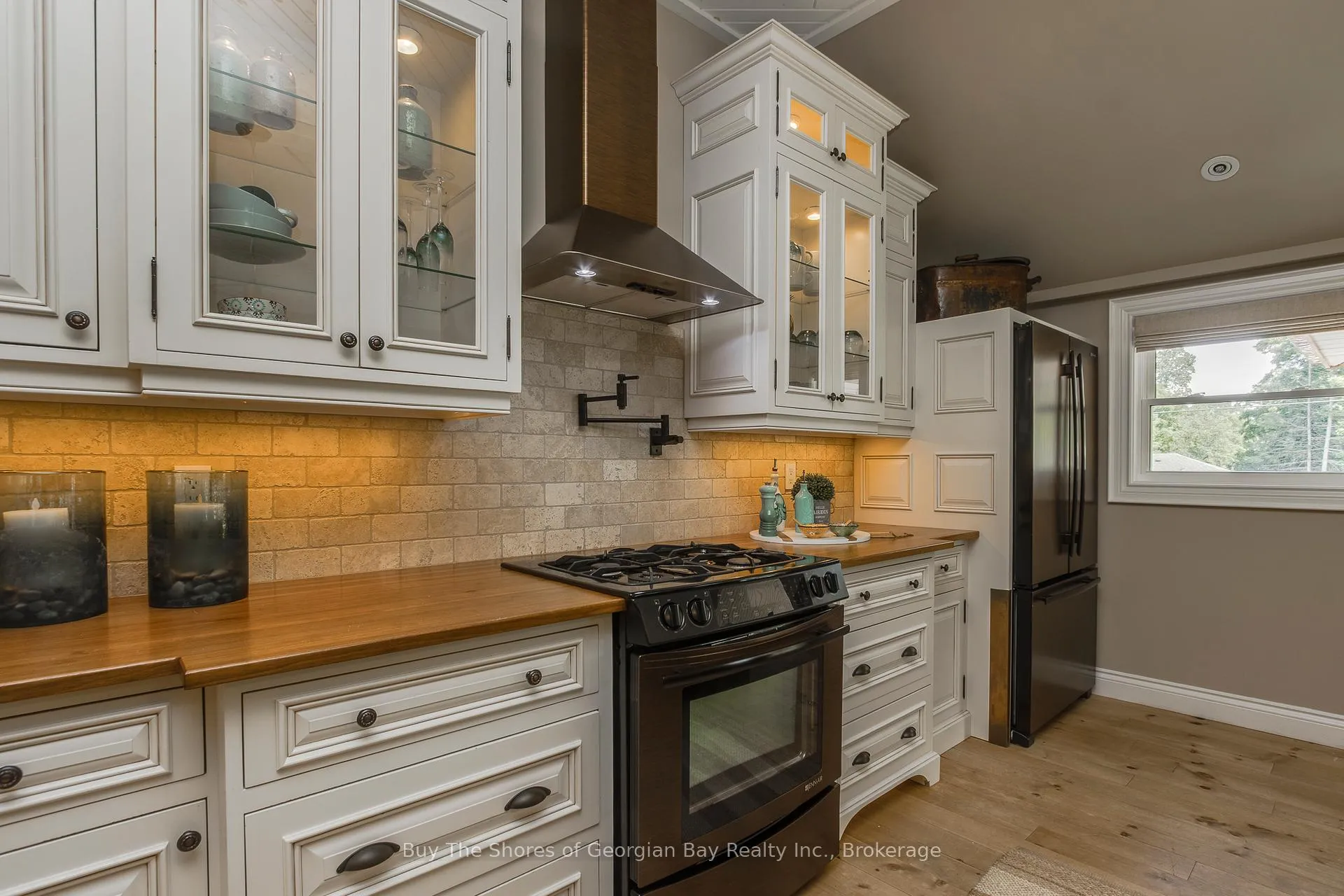 Photo 2 of 40 Polish Avenue, Penetanguishene — HOMEH