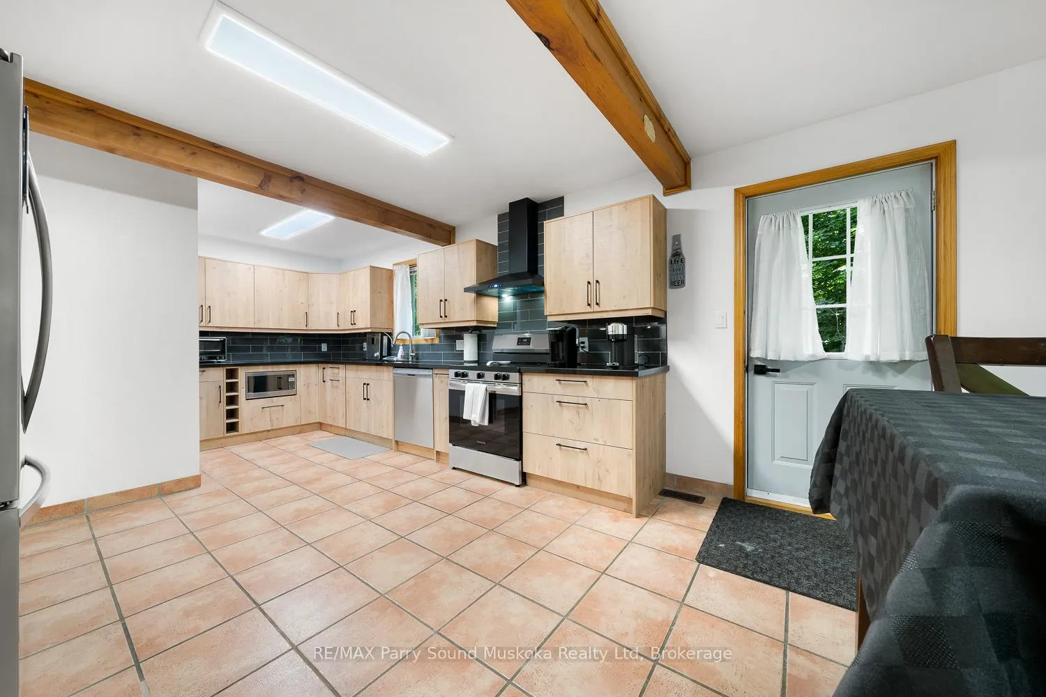 Photo 10 of 113 Bayview Drive, Carling — HOMEH