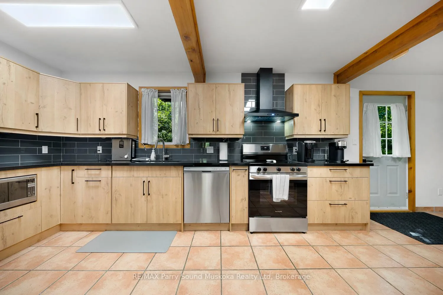 Photo 13 of 113 Bayview Drive, Carling — HOMEH