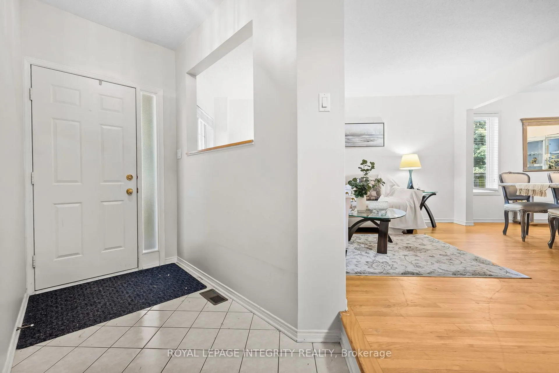 Photo 2 of 25 Crystal Park Crescent, Ottawa, Central Park — HOMEH
