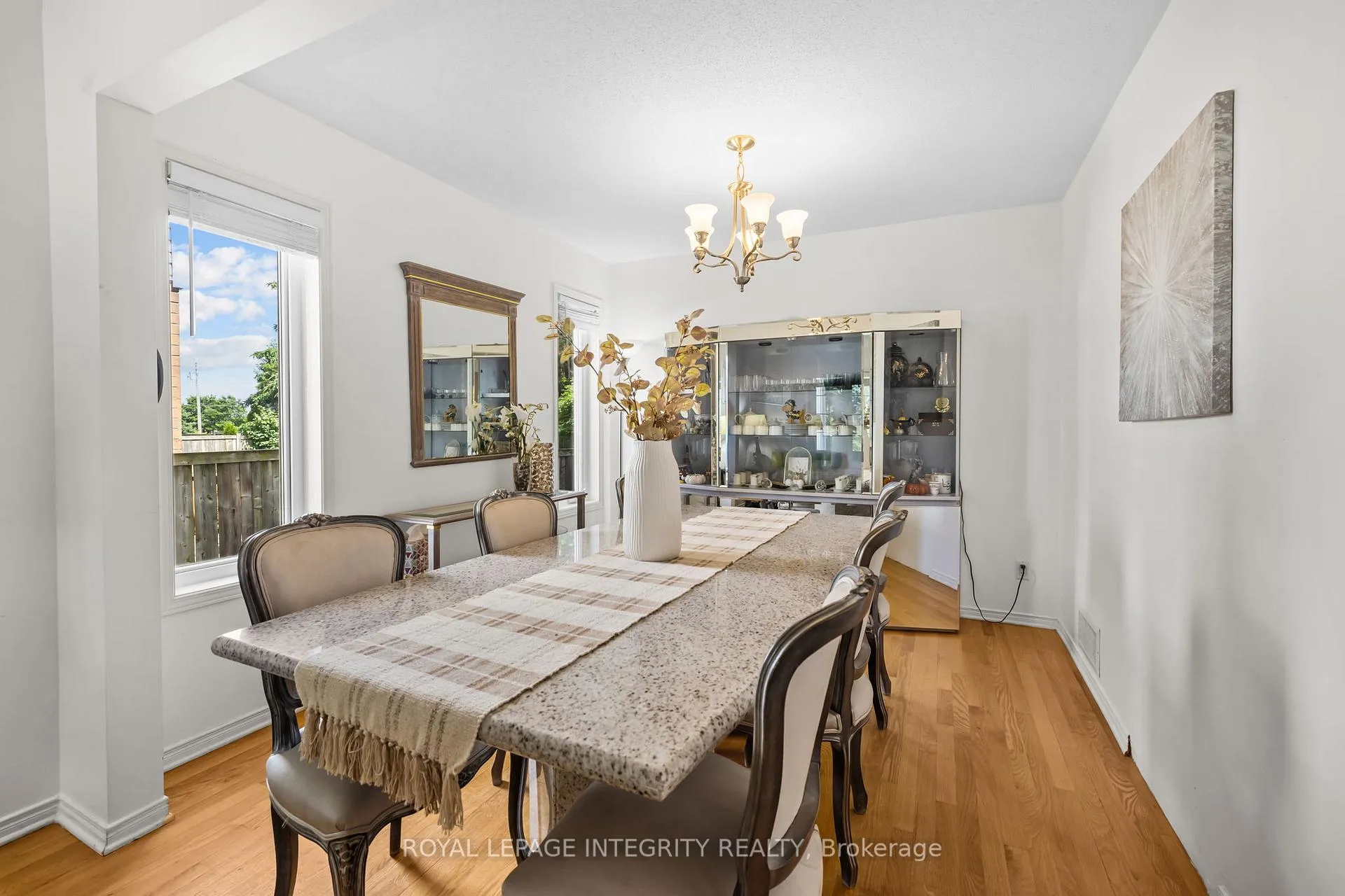 Photo 7 of 25 Crystal Park Crescent, Ottawa, Central Park — HOMEH