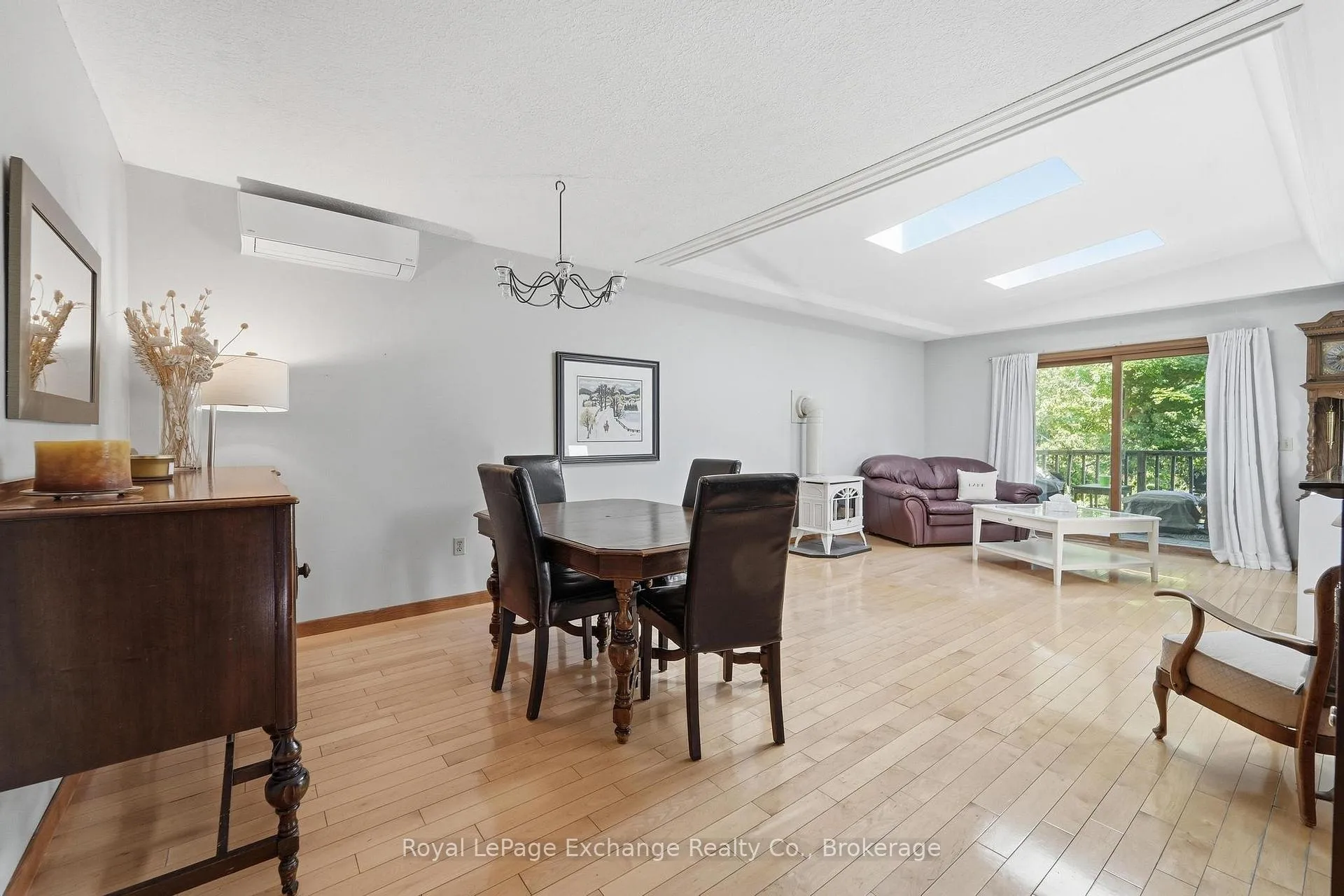 Photo 2 of 136 Kingsway Street, Kincardine — HOMEH