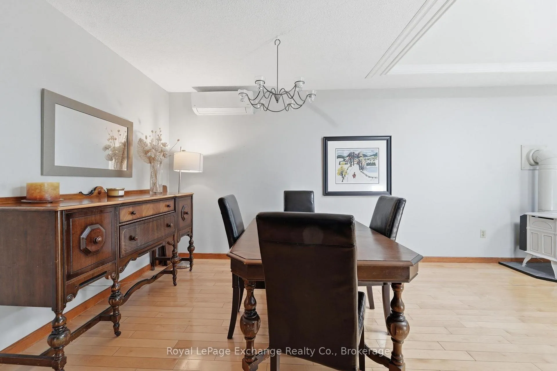 Photo 3 of 136 Kingsway Street, Kincardine — HOMEH