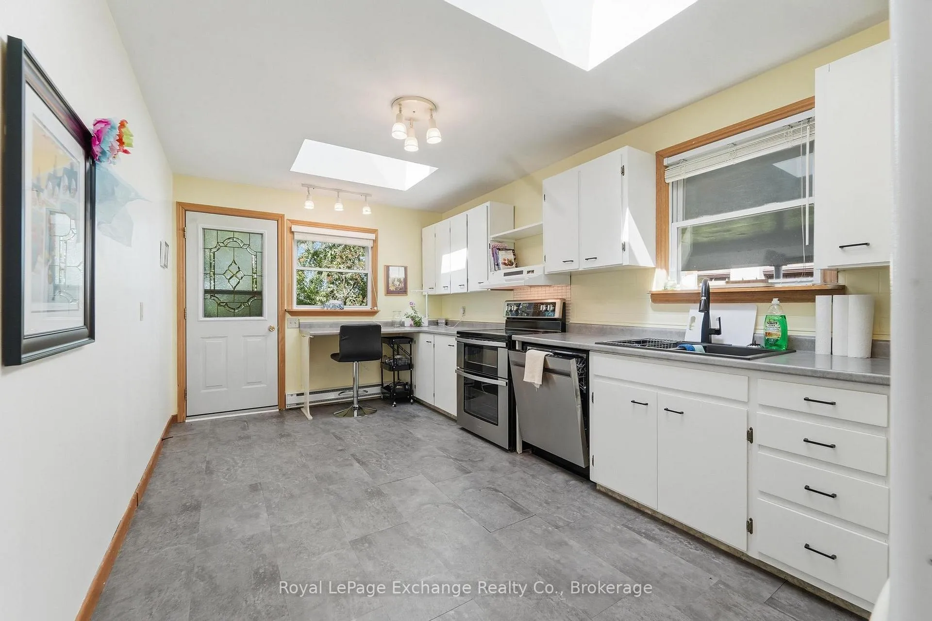 Photo 6 of 136 Kingsway Street, Kincardine — HOMEH