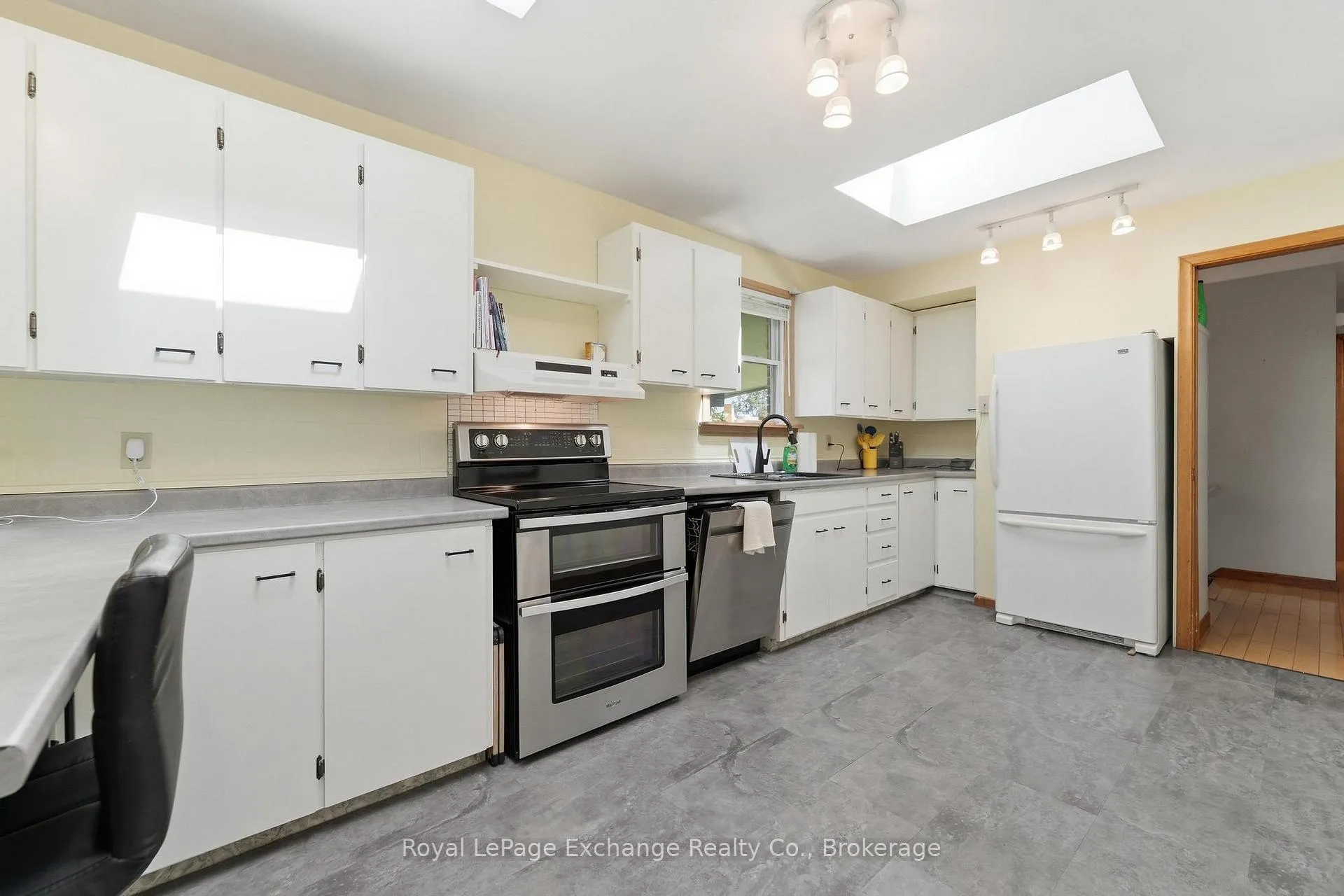 Photo 8 of 136 Kingsway Street, Kincardine — HOMEH