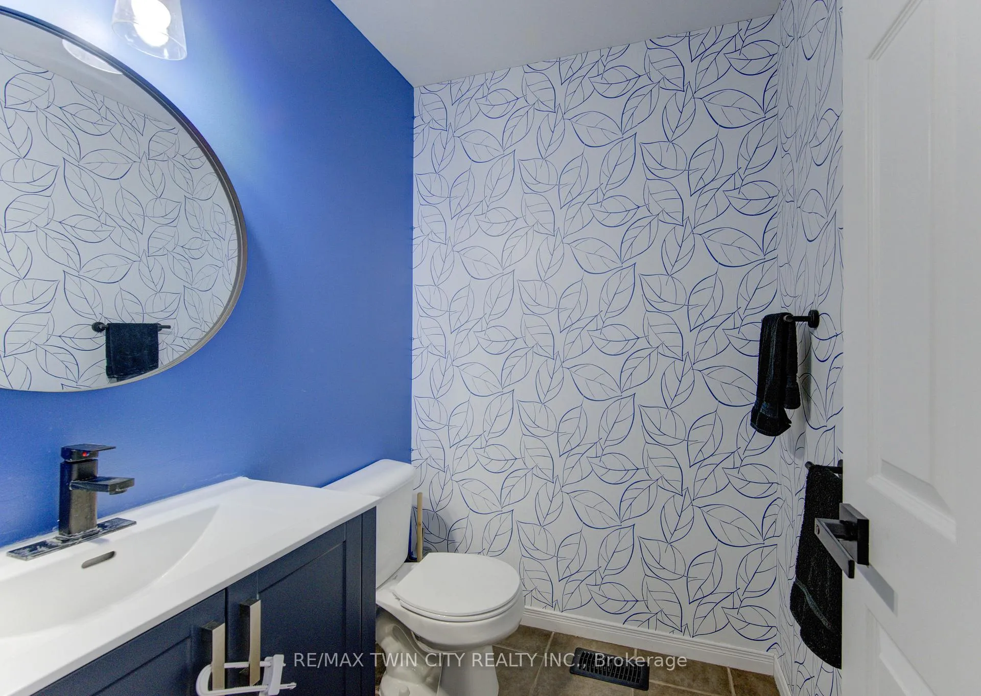 Photo 9 of 21 West Tree Drive, Woolwich, Breslau — HOMEH