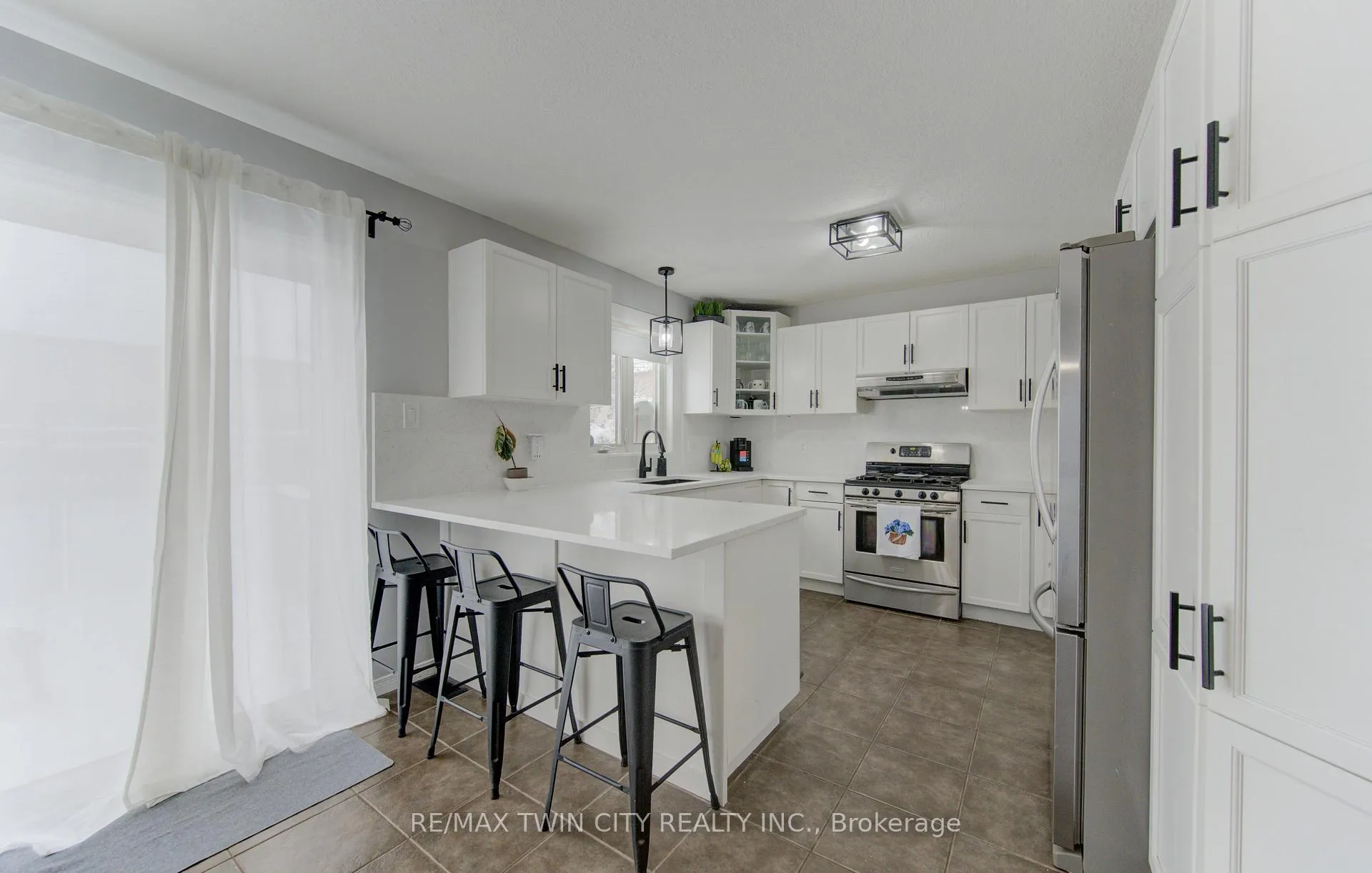 Photo 10 of 21 West Tree Drive, Woolwich, Breslau — HOMEH