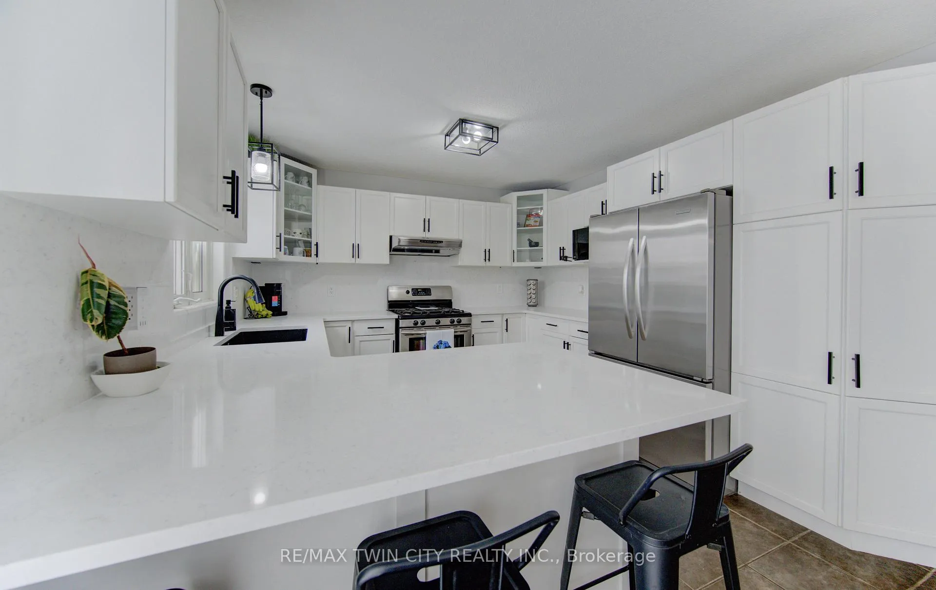 Photo 11 of 21 West Tree Drive, Woolwich, Breslau — HOMEH