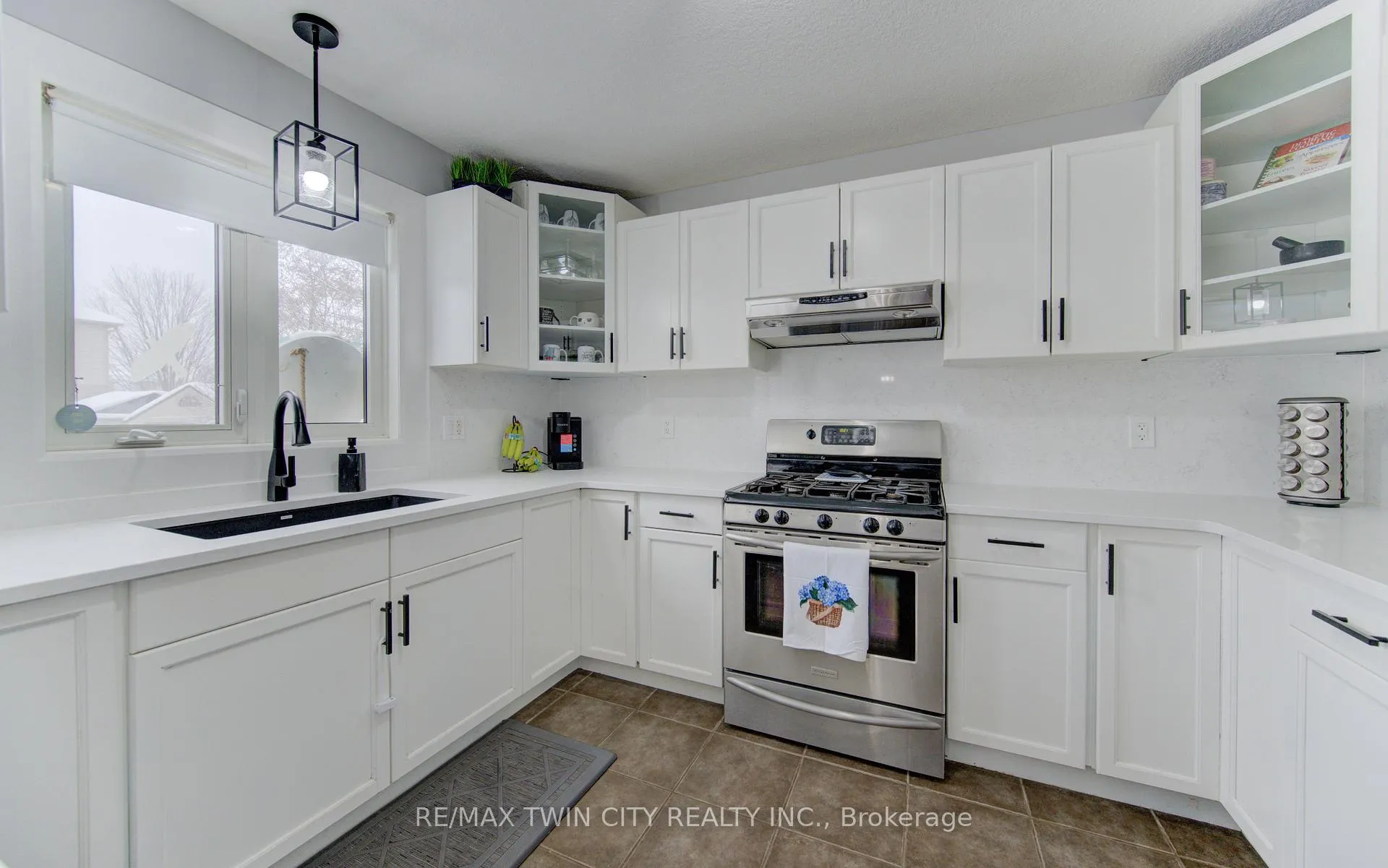 Photo 12 of 21 West Tree Drive, Woolwich, Breslau — HOMEH