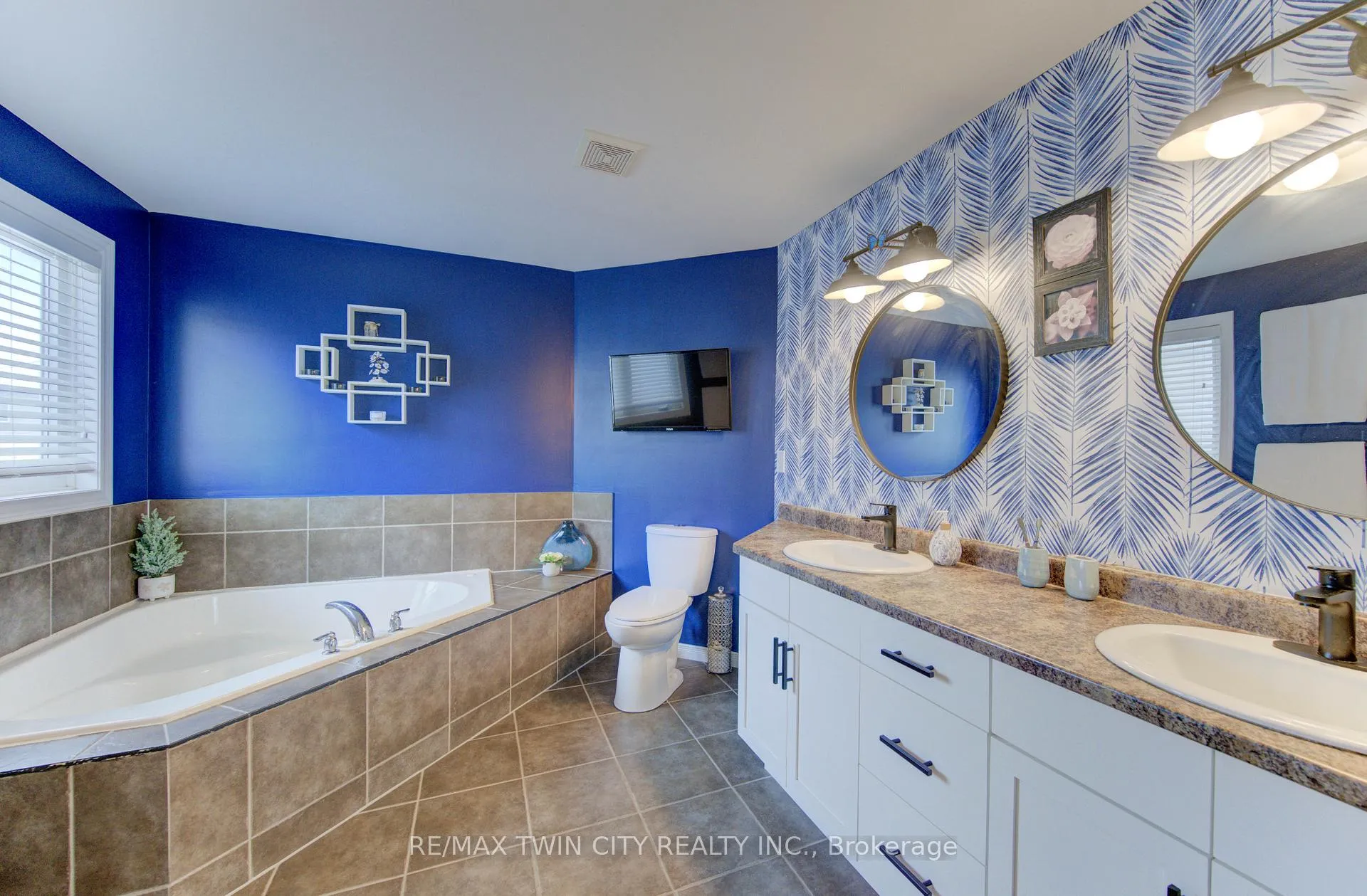 Photo 19 of 21 West Tree Drive, Woolwich, Breslau — HOMEH