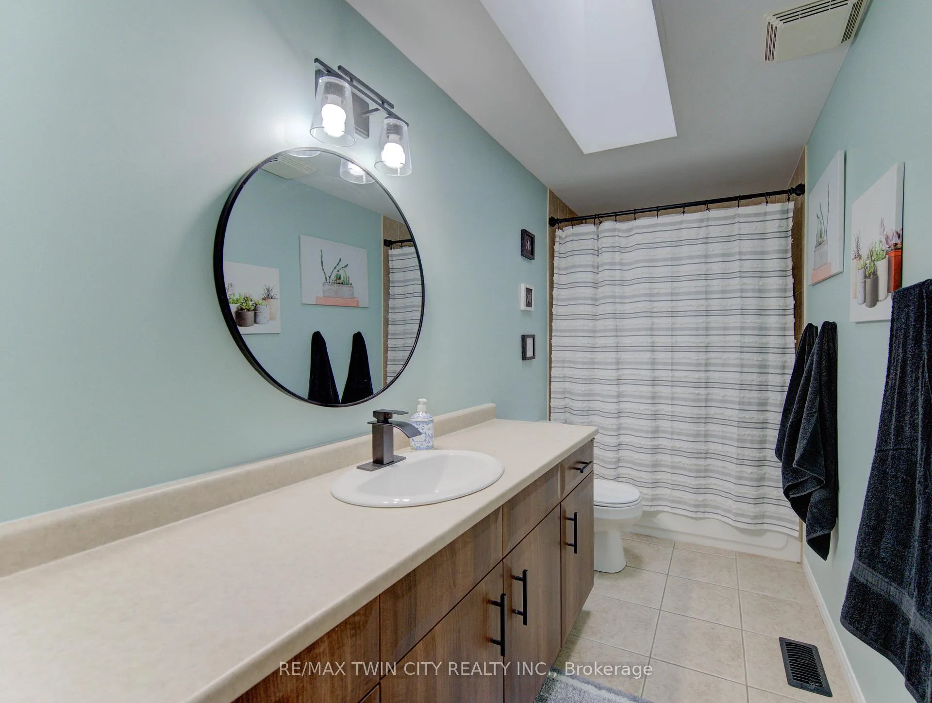 Photo 21 of 21 West Tree Drive, Woolwich, Breslau — HOMEH