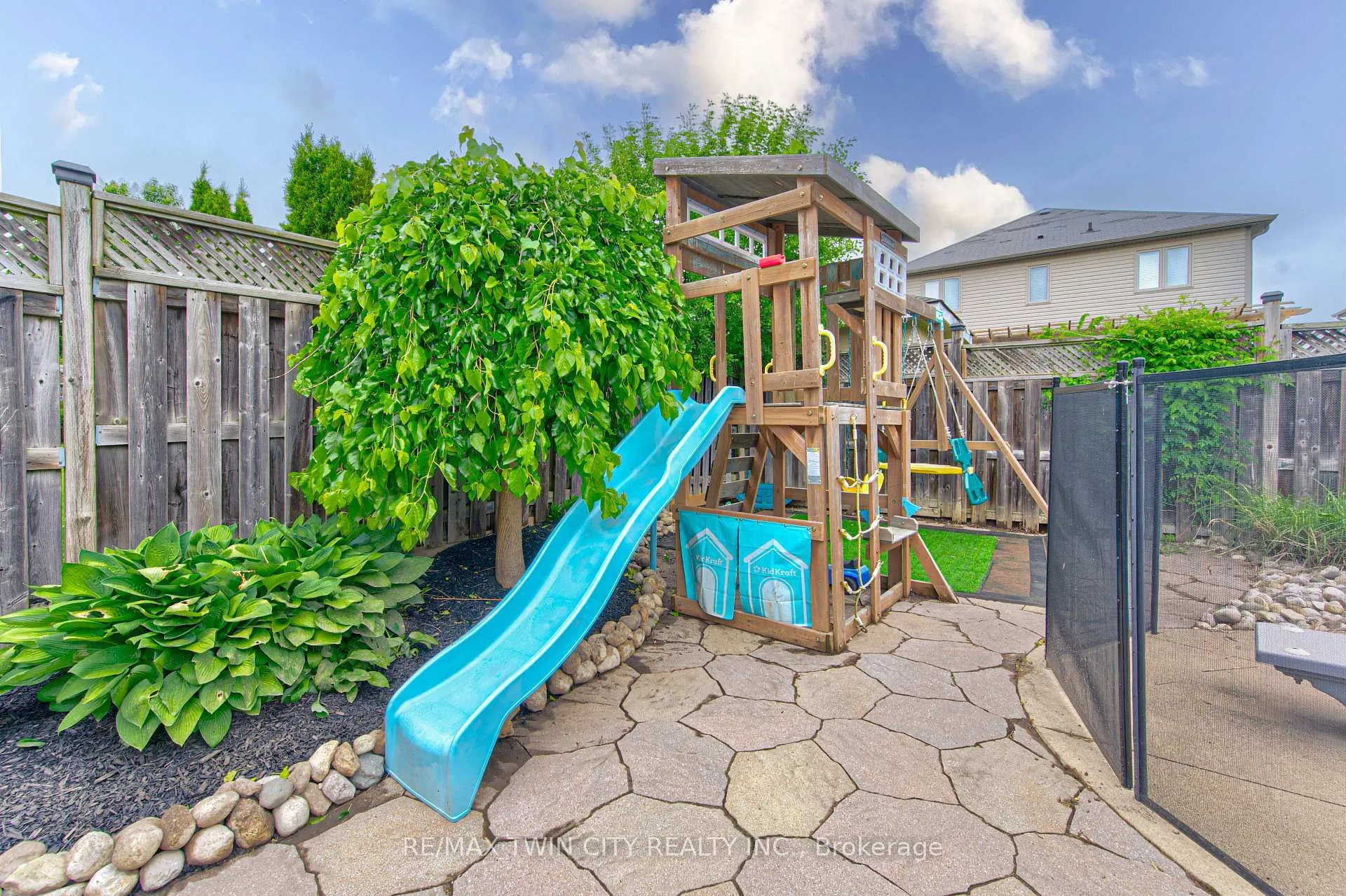 Photo 35 of 21 West Tree Drive, Woolwich, Breslau — HOMEH