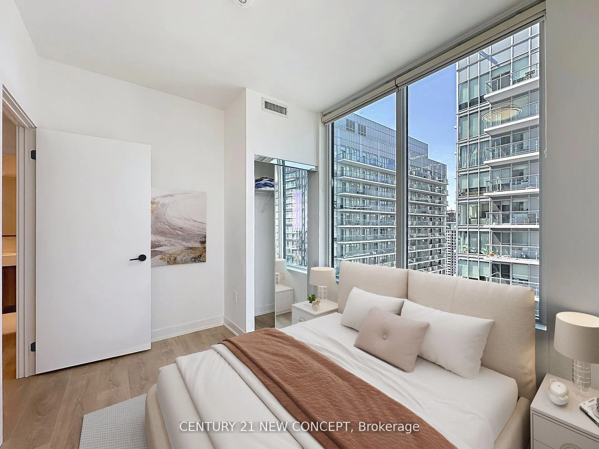 Photo 6 of Unit 3204, 117 Broadway Avenue, Toronto, Mount Pleasant West — HOMEH